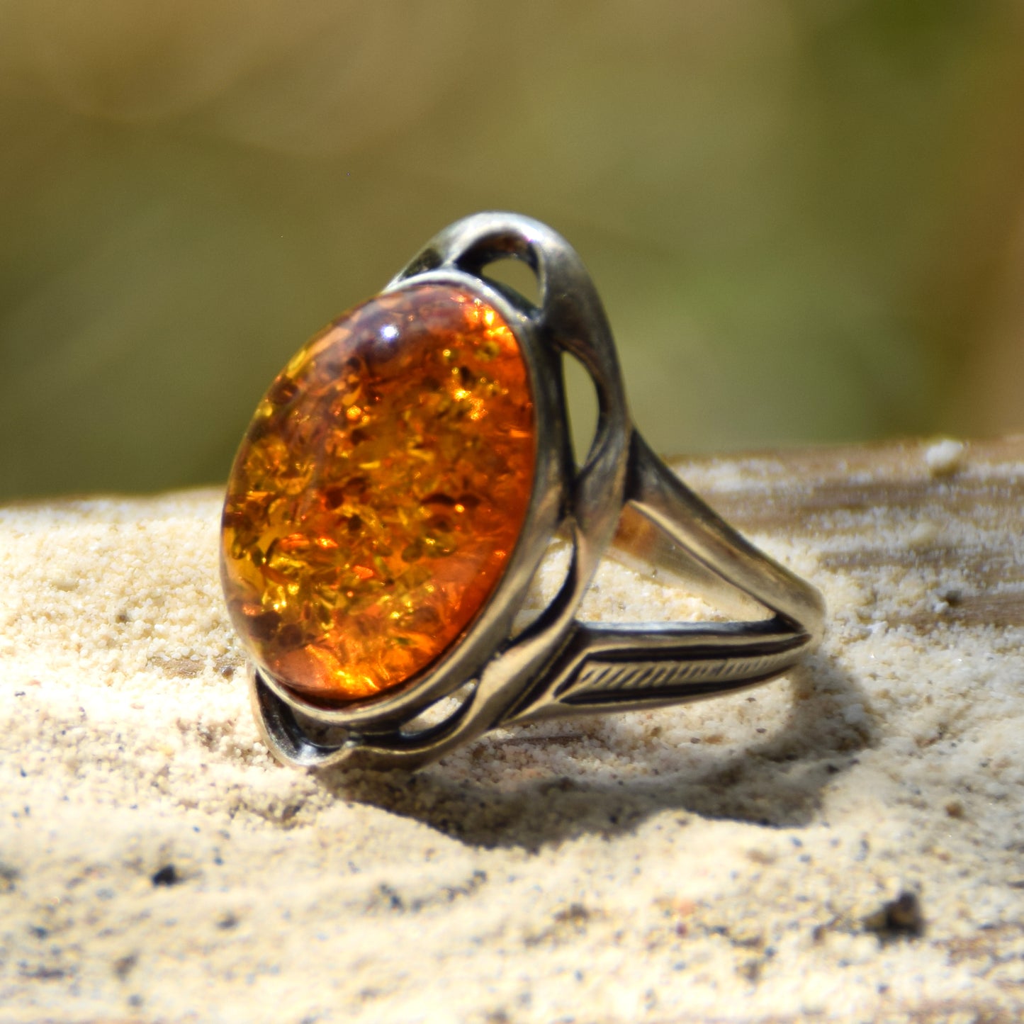 Important Gothic-style ring in cognac-colored natural amber and 925 Silver, MJ Baltica, BP019