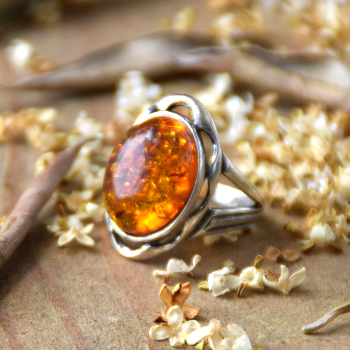 Important Gothic-style ring in cognac-colored natural amber and 925 Silver, MJ Baltica, BP019