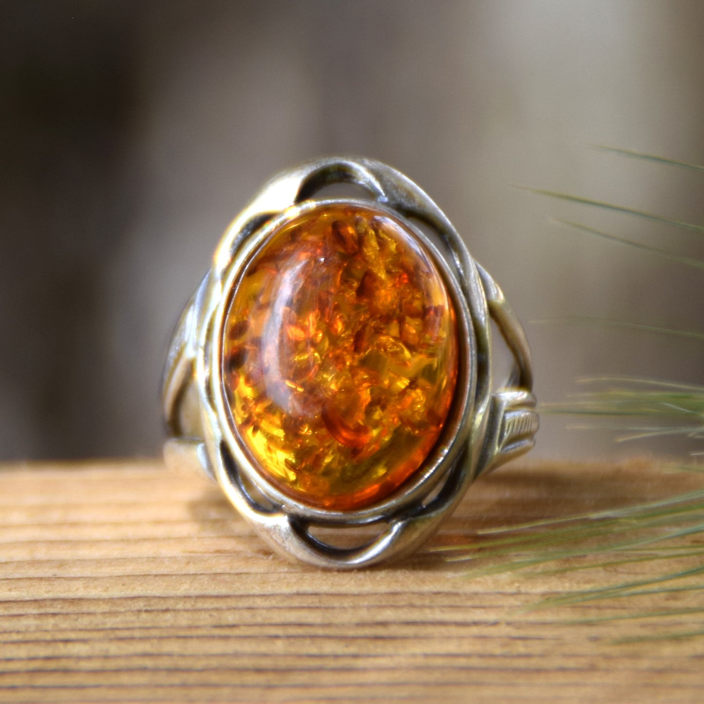 Important Gothic-style ring in cognac-colored natural amber and 925 Silver, MJ Baltica, BP019