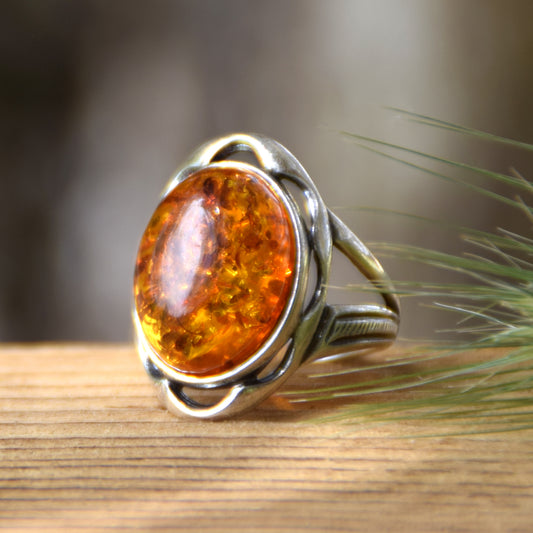 Important Gothic-style ring in cognac-colored natural amber and 925 Silver, MJ Baltica, BP019