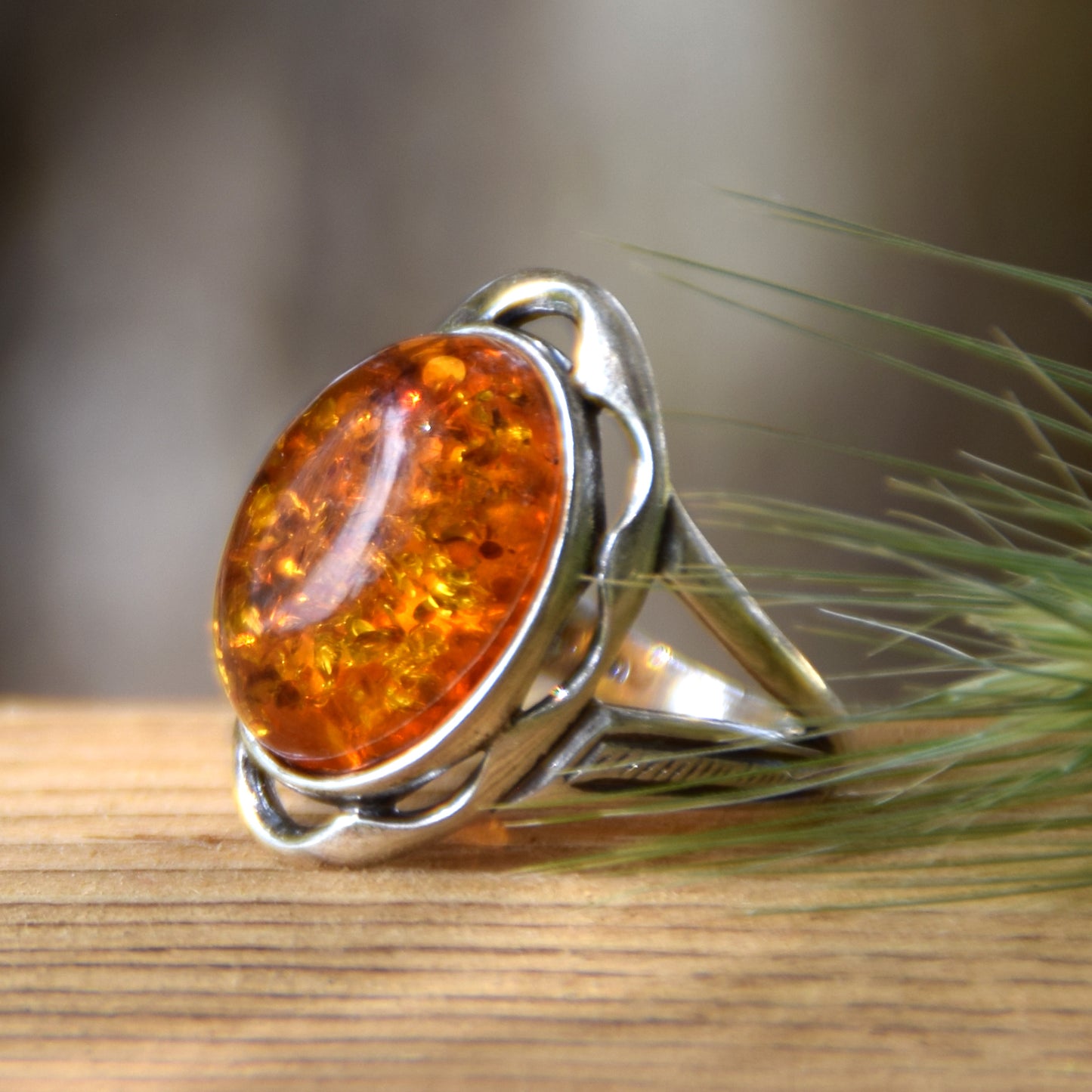 Important Gothic-style ring in cognac-colored natural amber and 925 Silver, MJ Baltica, BP019