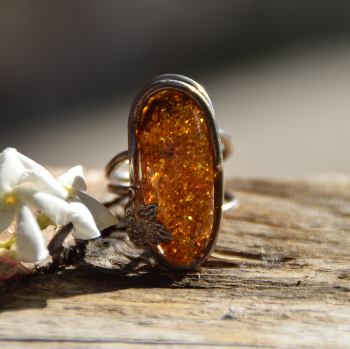 Important adjustable vintage style ring made of natural cognac colored Amber and 925 Sterling Silver, MJ Baltica, BP020