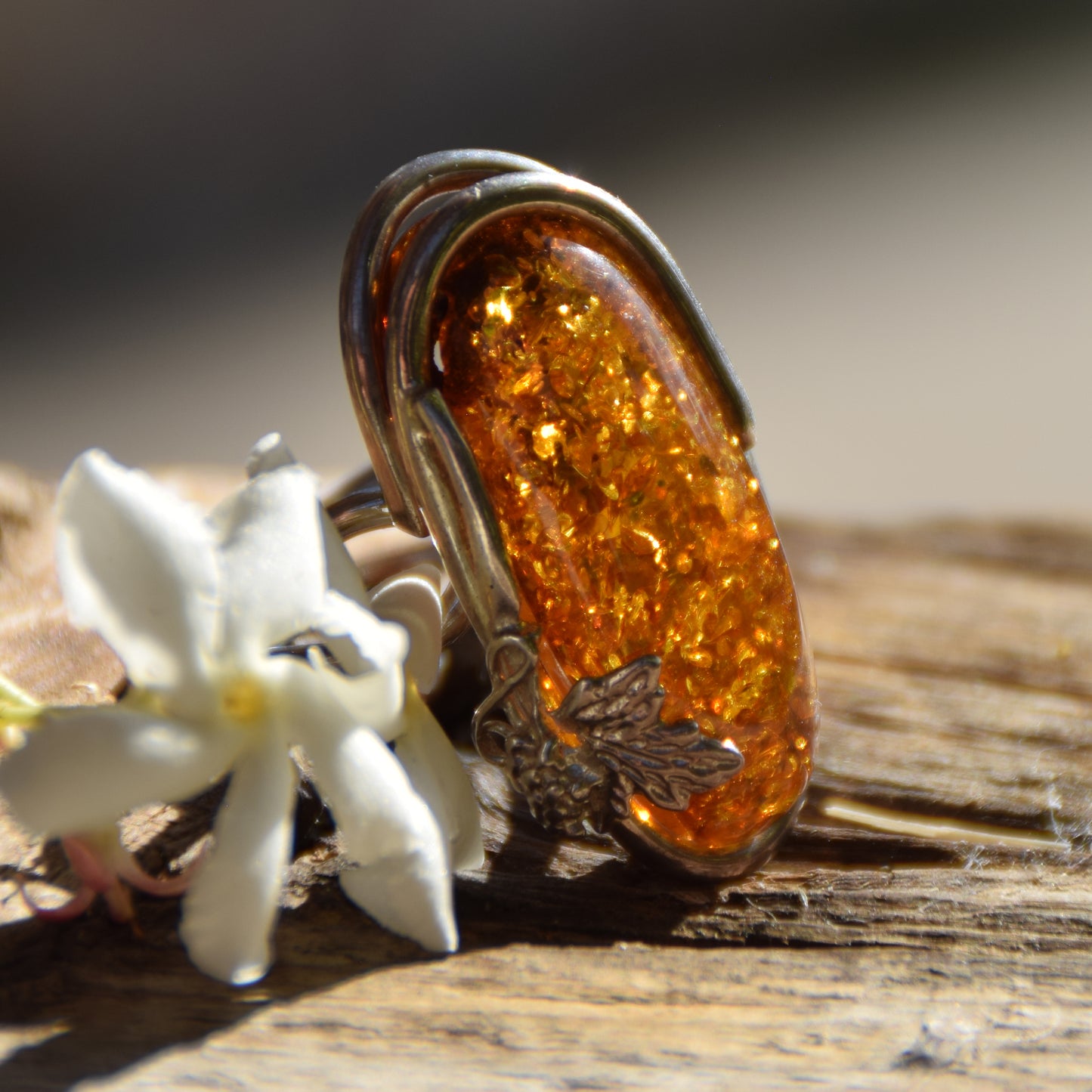 Important adjustable vintage style ring made of natural cognac colored Amber and 925 Sterling Silver, MJ Baltica, BP020