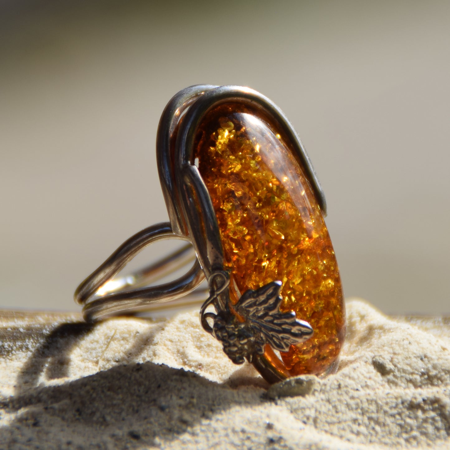 Important adjustable vintage style ring made of natural cognac colored Amber and 925 Sterling Silver, MJ Baltica, BP020