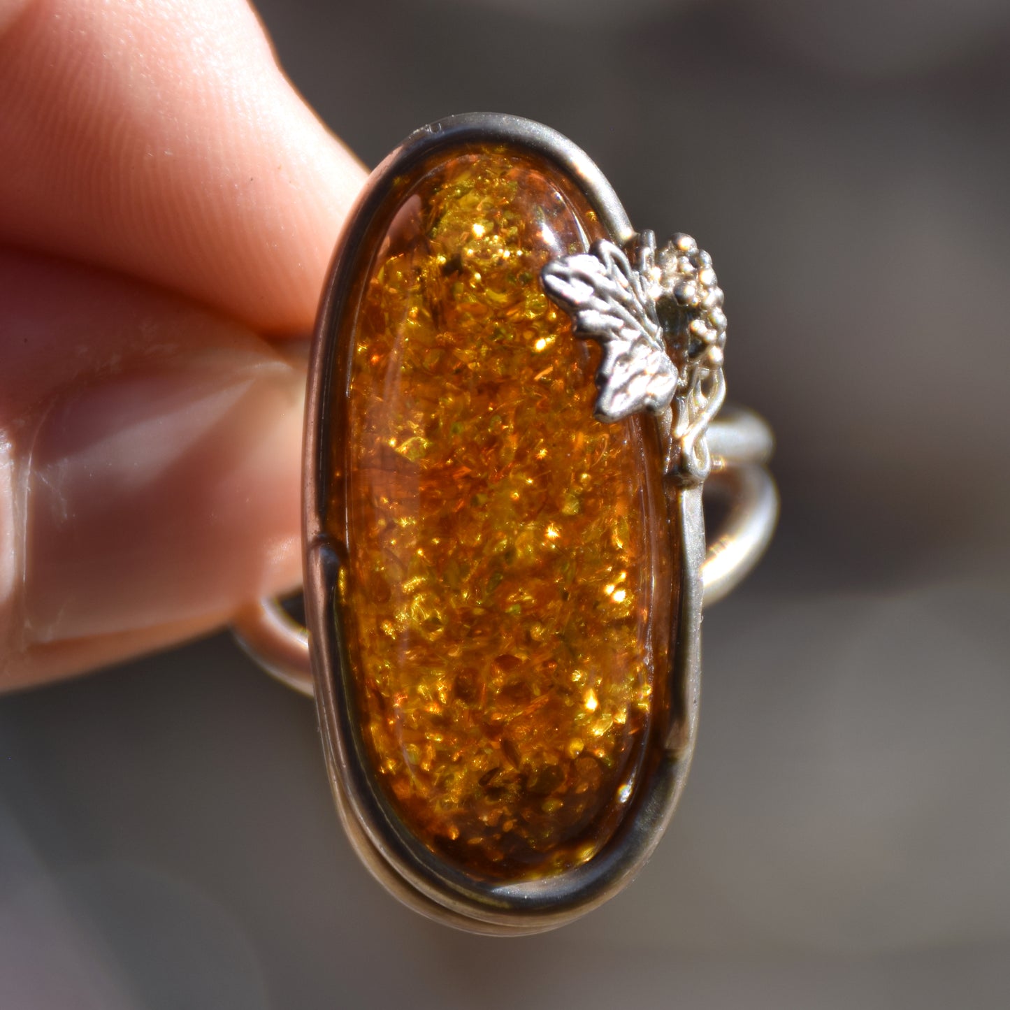 Important adjustable vintage style ring made of natural cognac colored Amber and 925 Sterling Silver, MJ Baltica, BP020