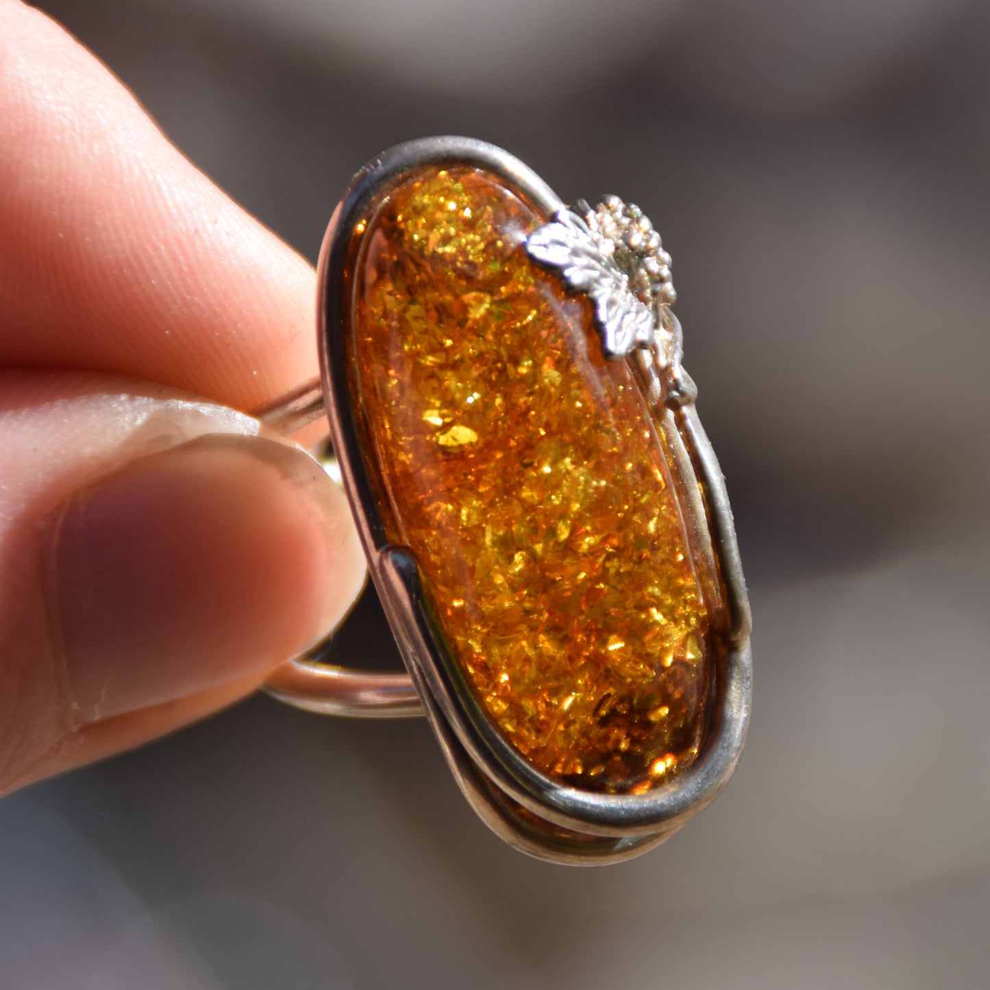 Important adjustable vintage style ring made of natural cognac colored Amber and 925 Sterling Silver, MJ Baltica, BP020