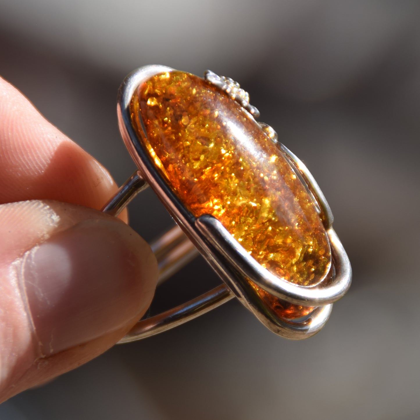 Important adjustable vintage style ring made of natural cognac colored Amber and 925 Sterling Silver, MJ Baltica, BP020