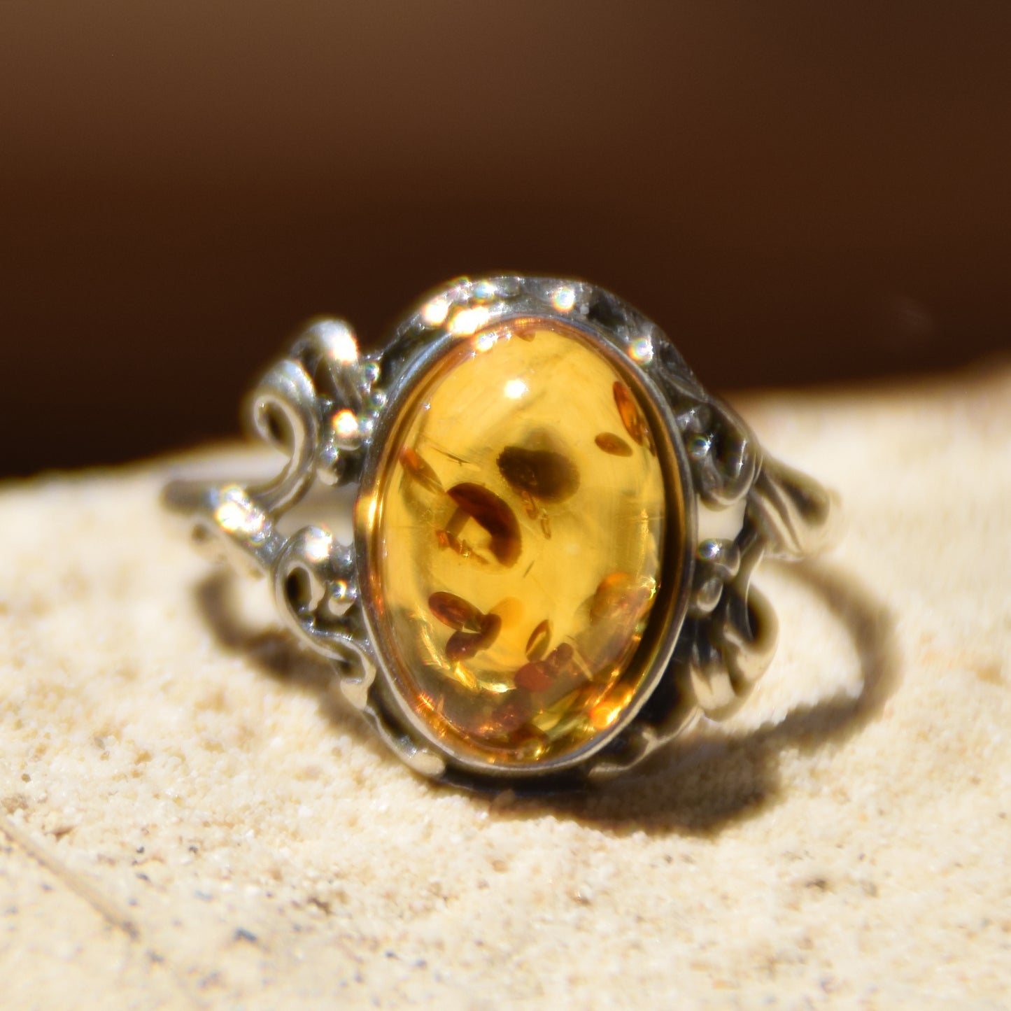 Classico anello in stile vintage con Ambra naturale color cognac e Argento 925, MJ Baltica, BP059