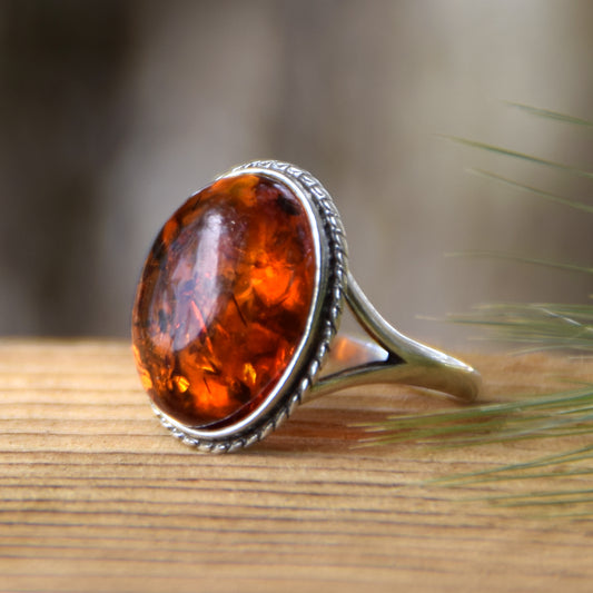 Vintage style ring with silver braid and cognac-colored natural amber, MJ Baltica, BP063