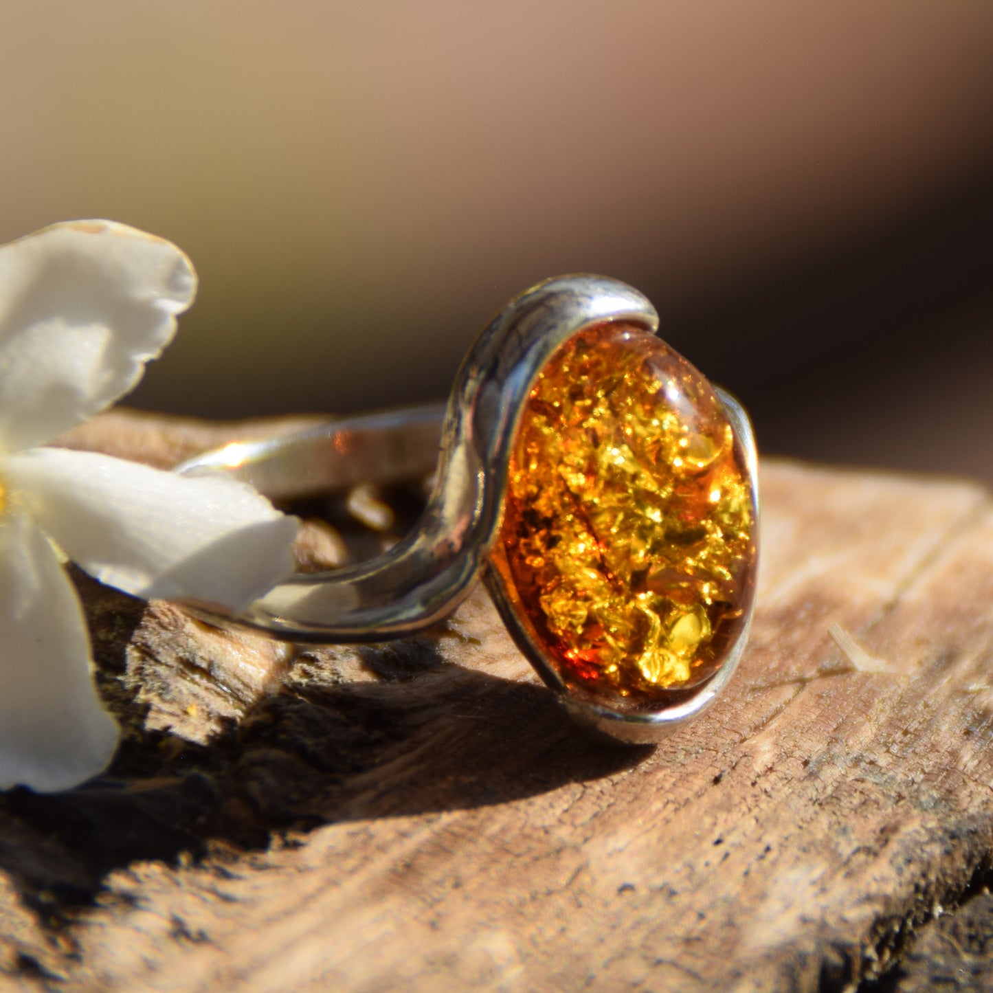 Elegante anello a fascia in Ambra naturale color cognac e Argento 925, MJ Baltica, BP065