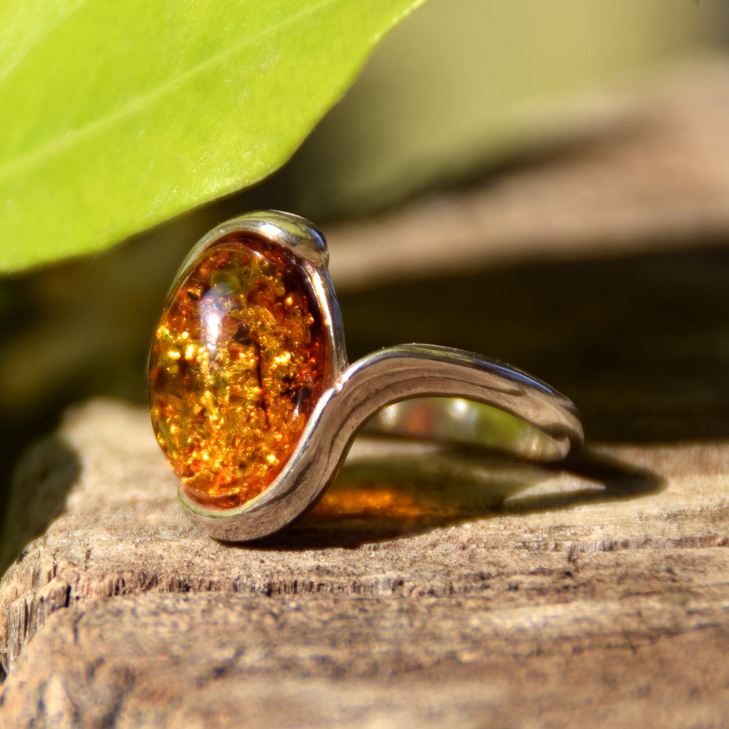 Elegante anello a fascia in Ambra naturale color cognac e Argento 925, MJ Baltica, BP065