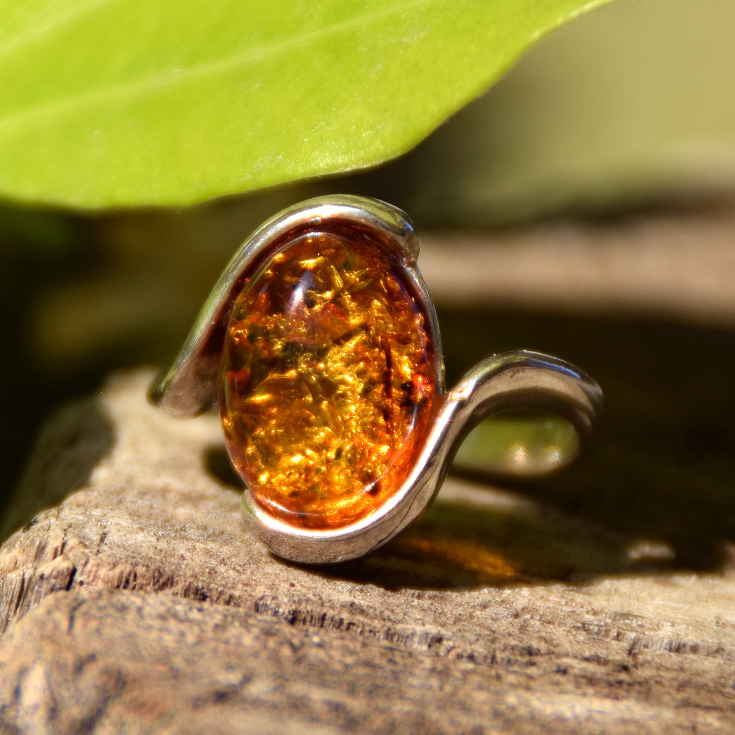Elegante anello a fascia in Ambra naturale color cognac e Argento 925, MJ Baltica, BP065
