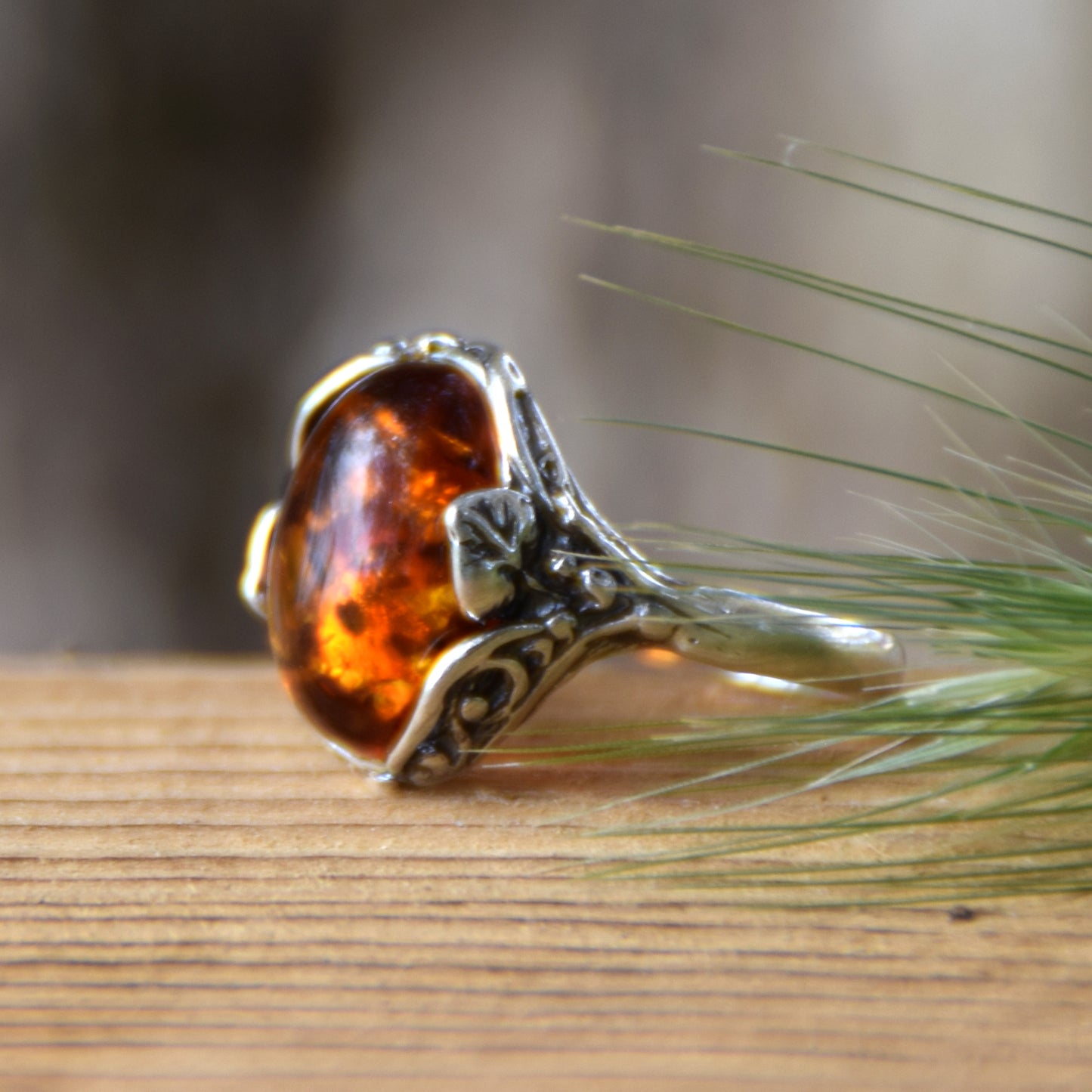 Anello ovale stile vintage con Ambra naturale color cognac e Argento 925, MJ Baltica, BP068