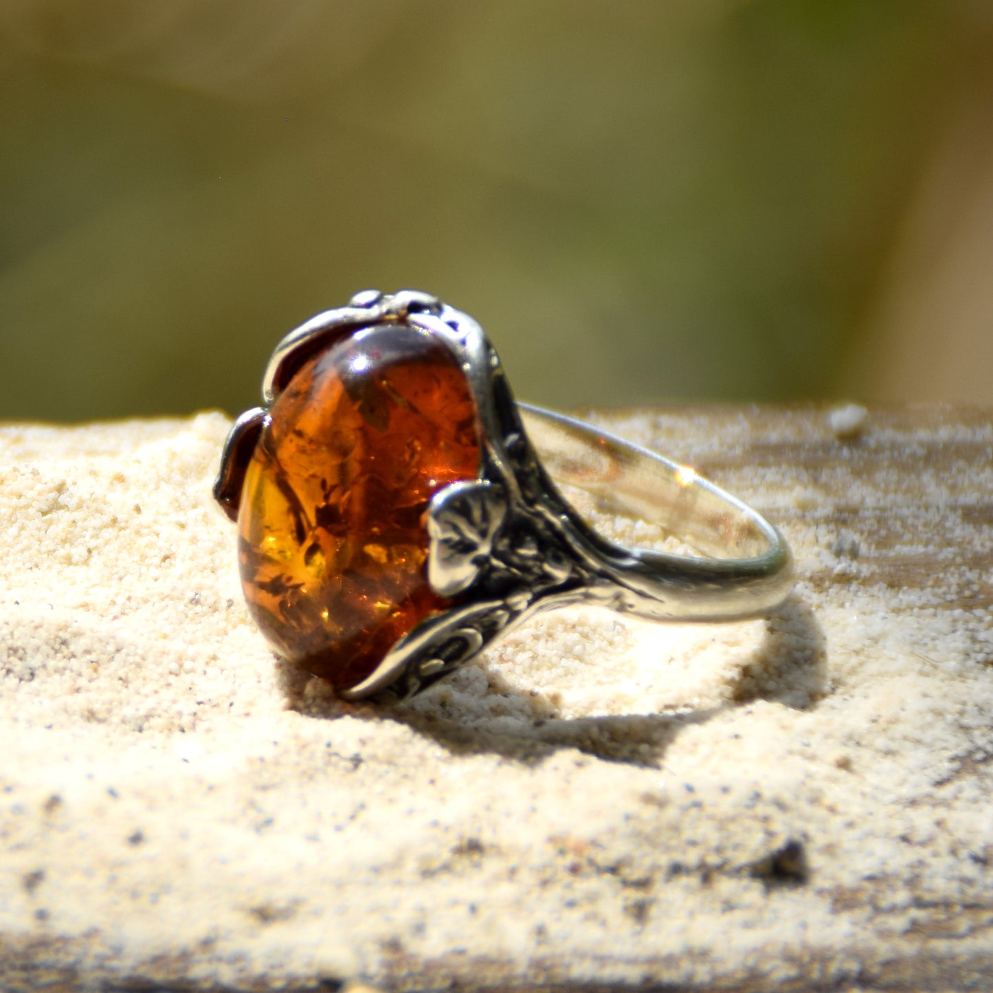 Anello ovale stile vintage con Ambra naturale color cognac e Argento 925, MJ Baltica, BP068