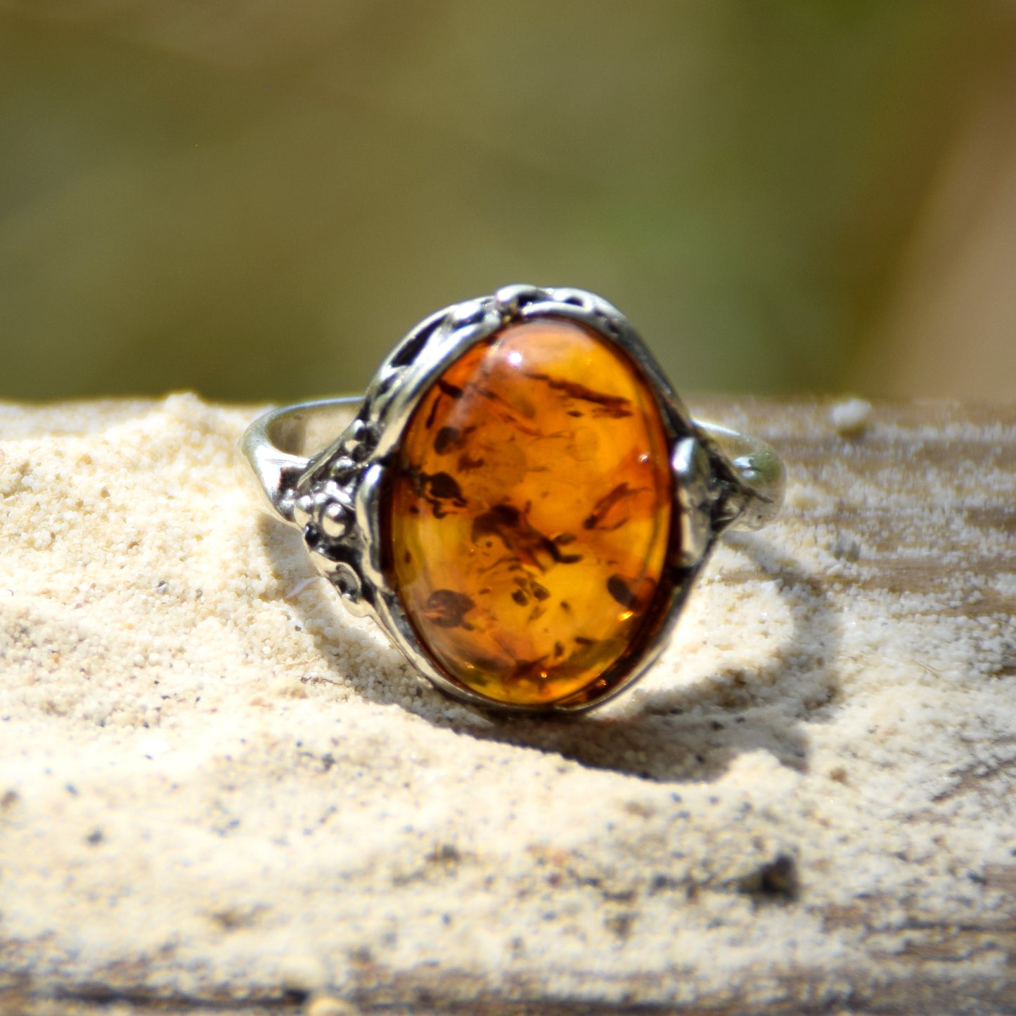 Anello ovale stile vintage con Ambra naturale color cognac e Argento 925, MJ Baltica, BP068