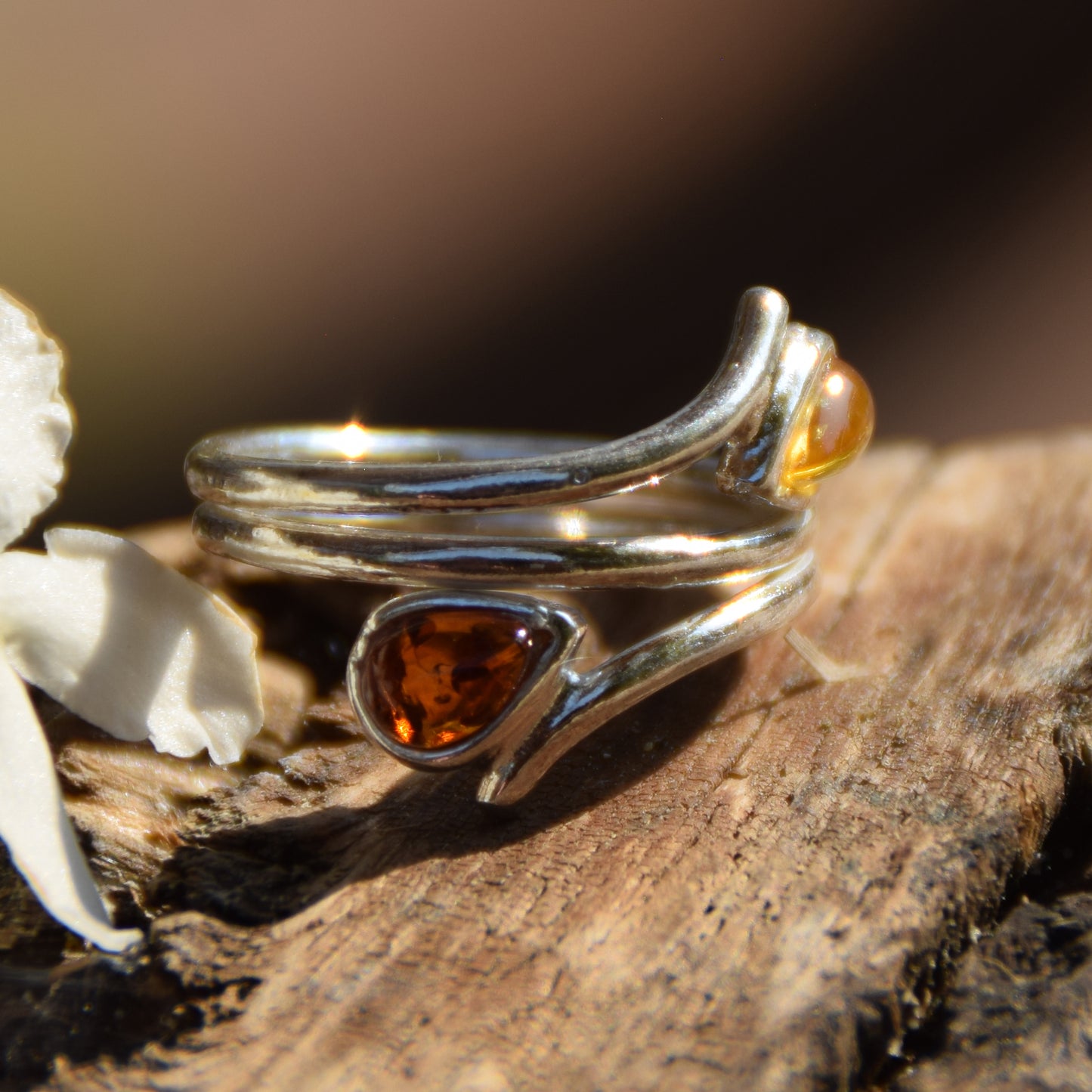 Luminous adjustable spiral ring in natural Amber of various shades and 925 Silver, MJ Baltica, BP070