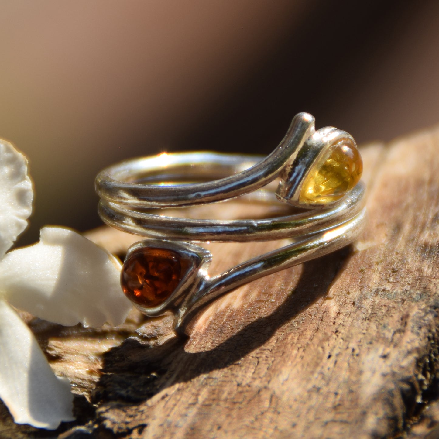 Luminous adjustable spiral ring in natural Amber of various shades and 925 Silver, MJ Baltica, BP070