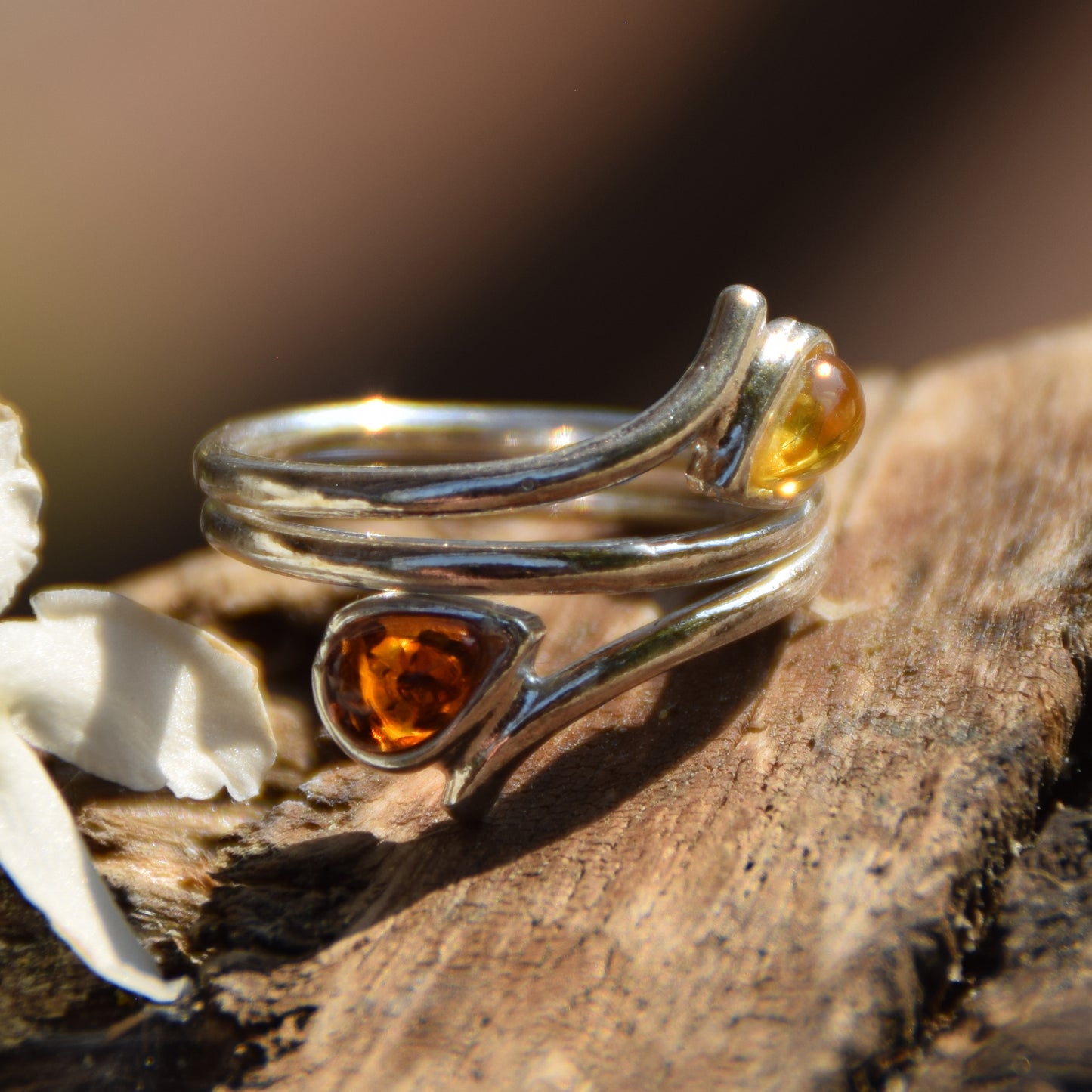 Luminous adjustable spiral ring in natural Amber of various shades and 925 Silver, MJ Baltica, BP070