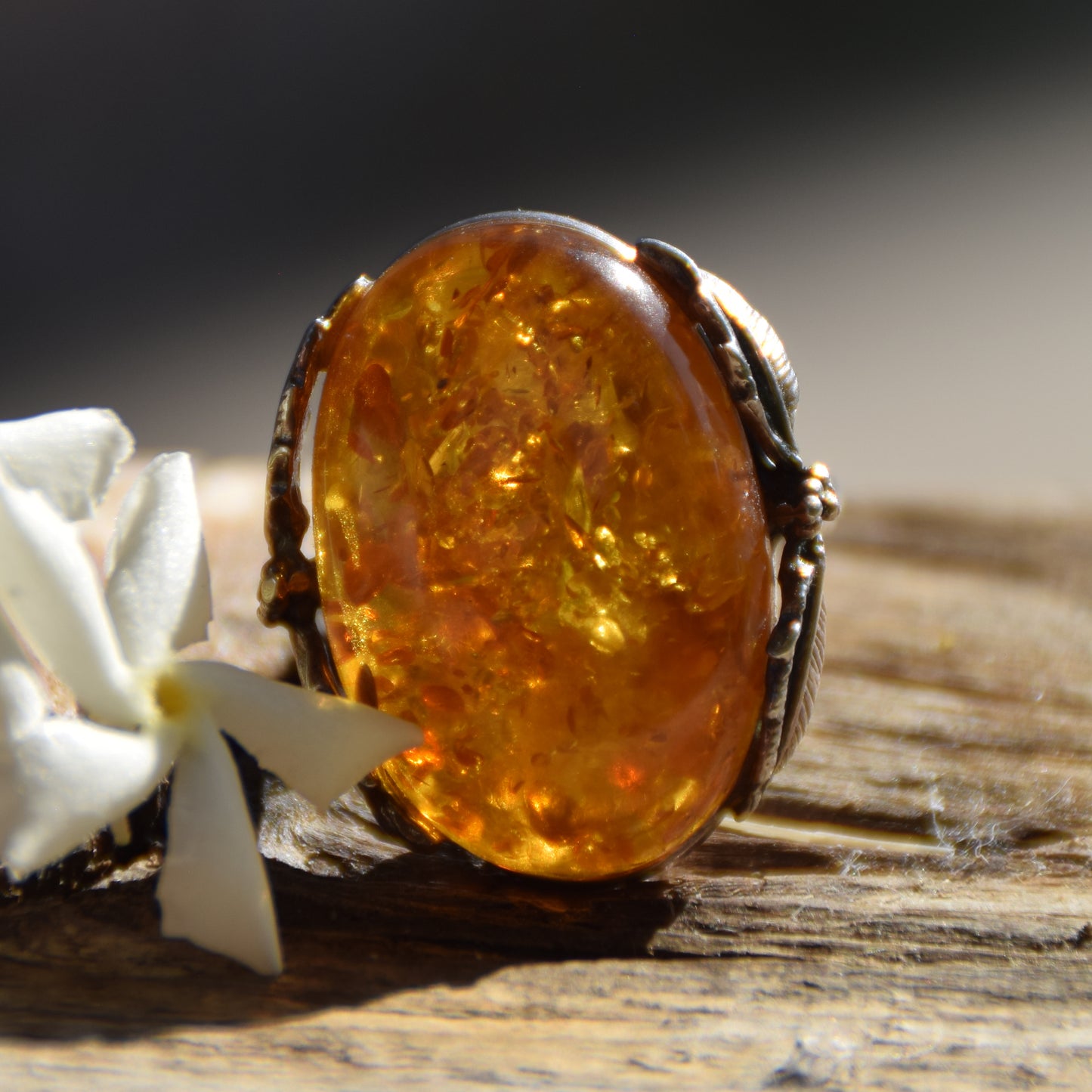 Large adjustable vintage-style ring in cognac natural Amber and 925 Silver, MJ Baltica, BP072