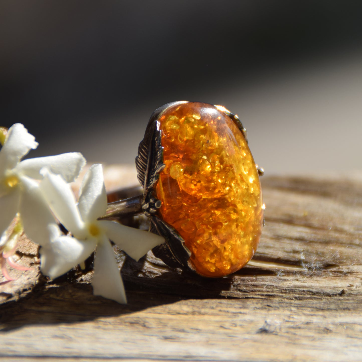 Large adjustable vintage-style ring in cognac natural Amber and 925 Silver, MJ Baltica, BP072
