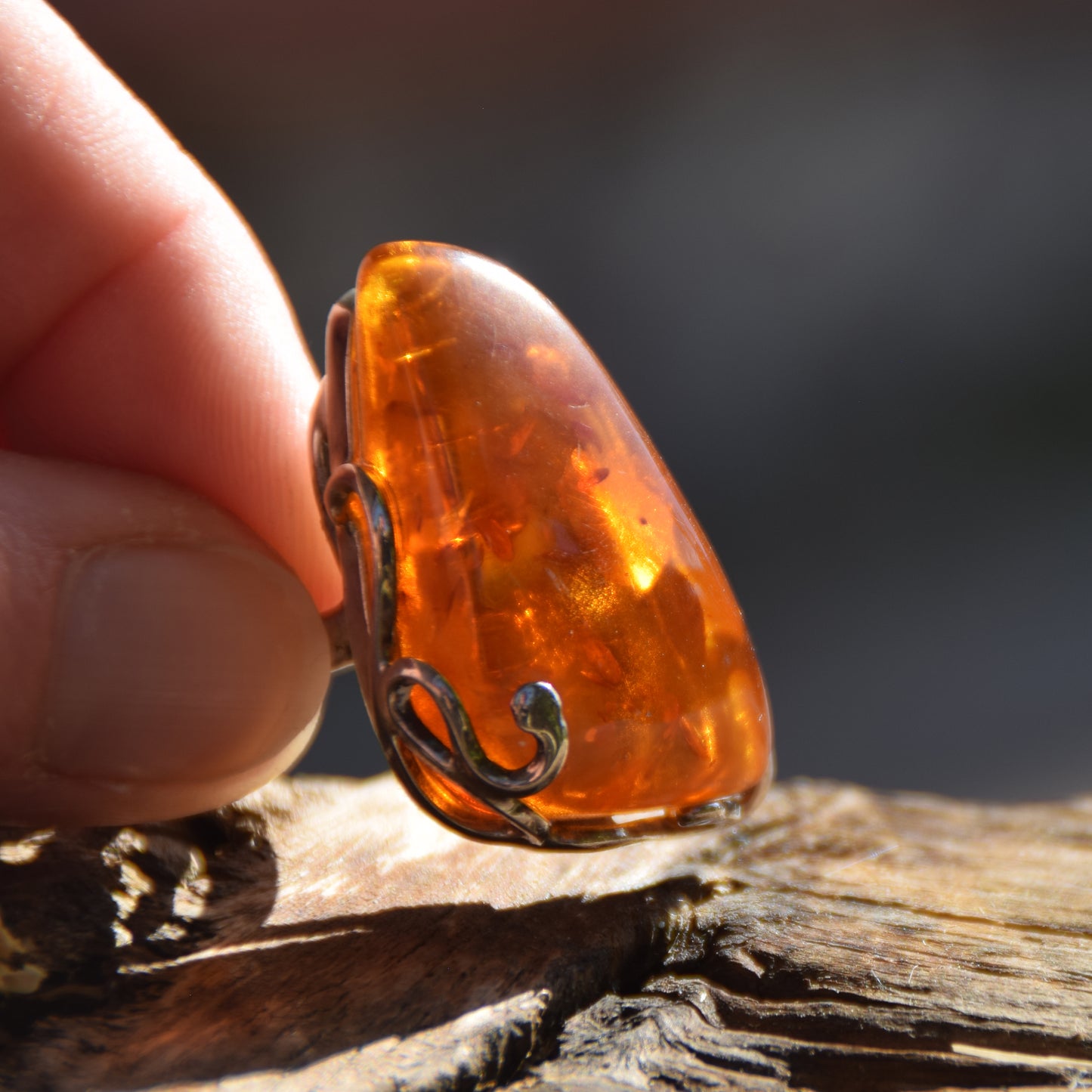 Important Art Nouveau style ring with large natural cognac amber gemstone and 925 Silver, MJ Baltica, BP075