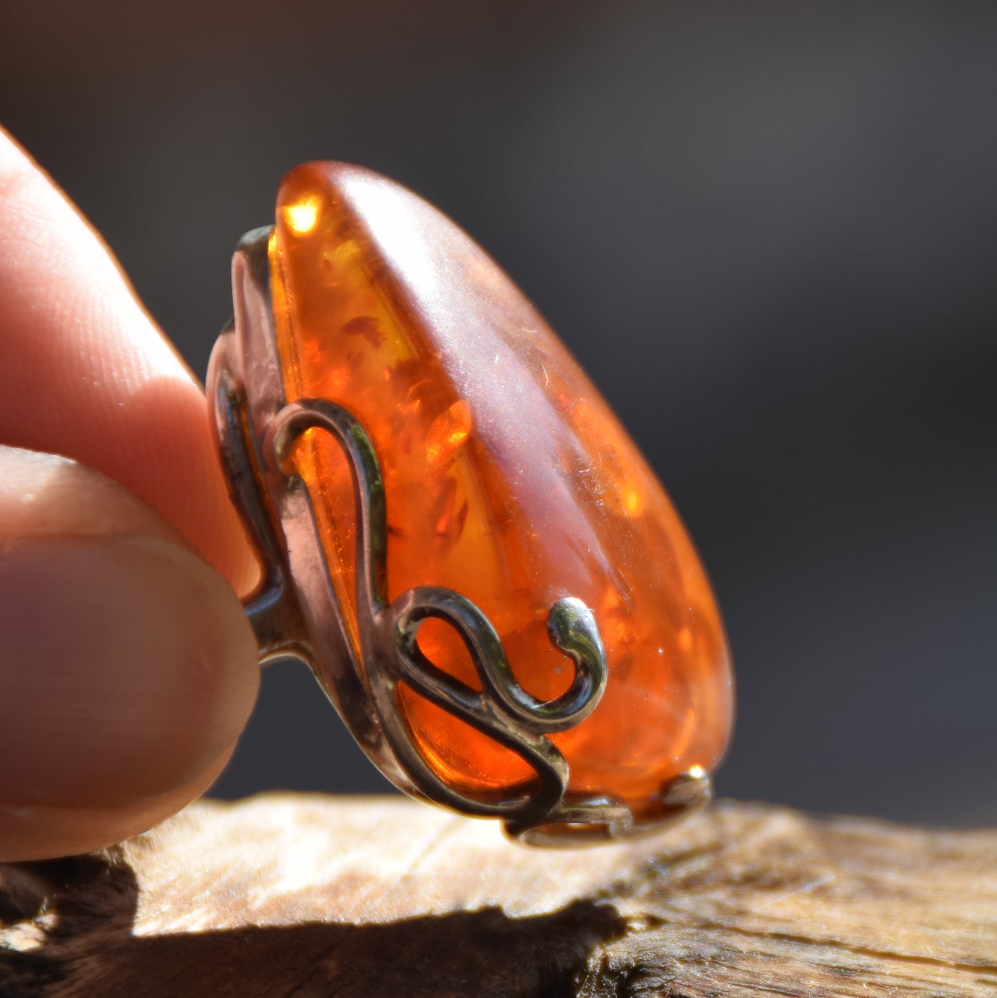 Important Art Nouveau style ring with large natural cognac amber gemstone and 925 Silver, MJ Baltica, BP075