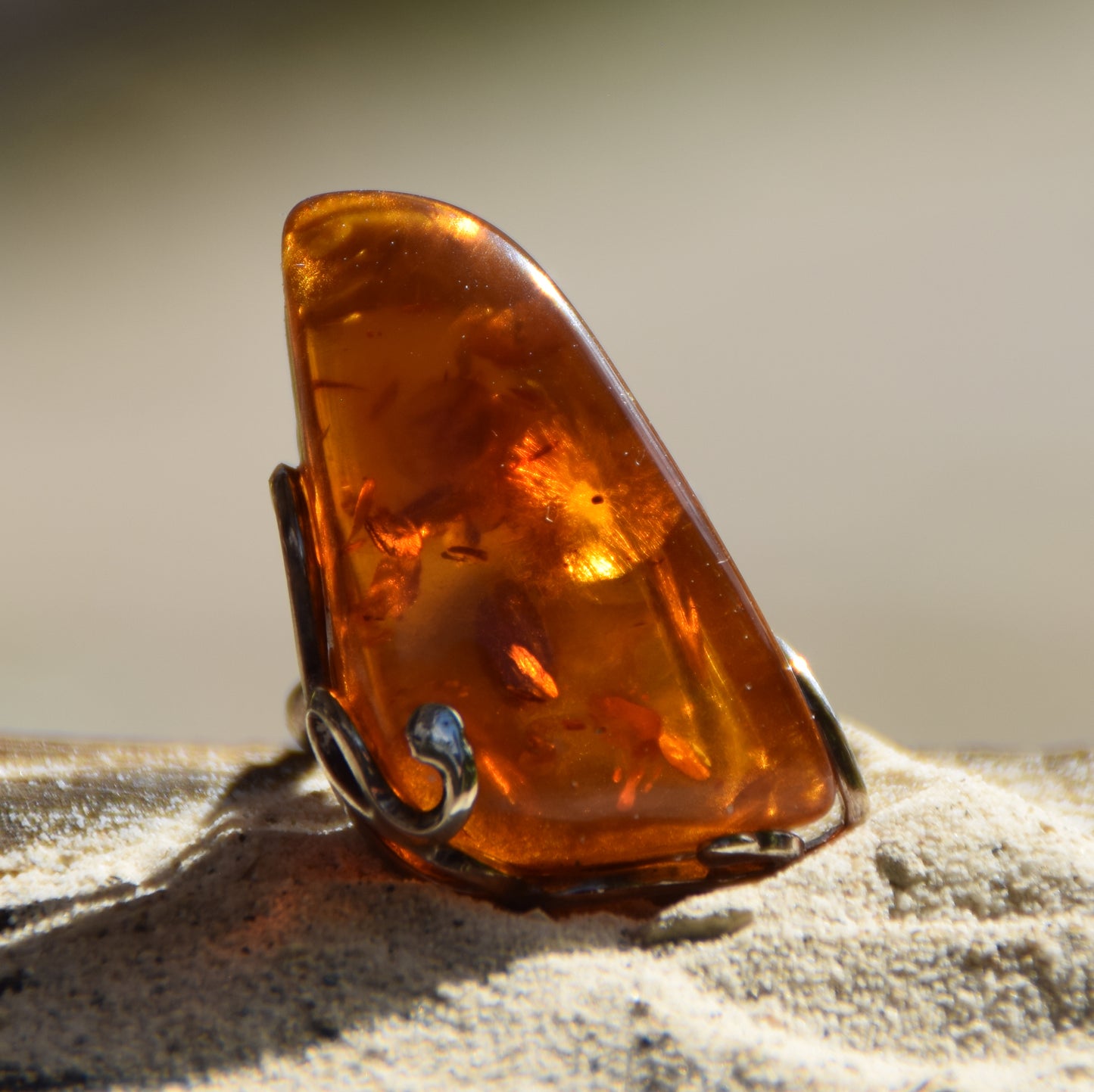 Important Art Nouveau style ring with large natural cognac amber gemstone and 925 Silver, MJ Baltica, BP075