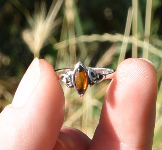 MJ Baltica, ring, natural Baltic Amber, 925 Silver, handcrafted, Celtic, BP081