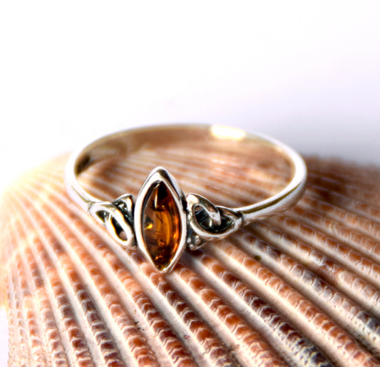 MJ Baltica, ring, natural Baltic Amber, 925 Silver, handcrafted, Celtic, BP081