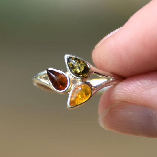 Bright floral ring in natural amber of various shades and 925 sterling silver, MJ Baltica, BP082