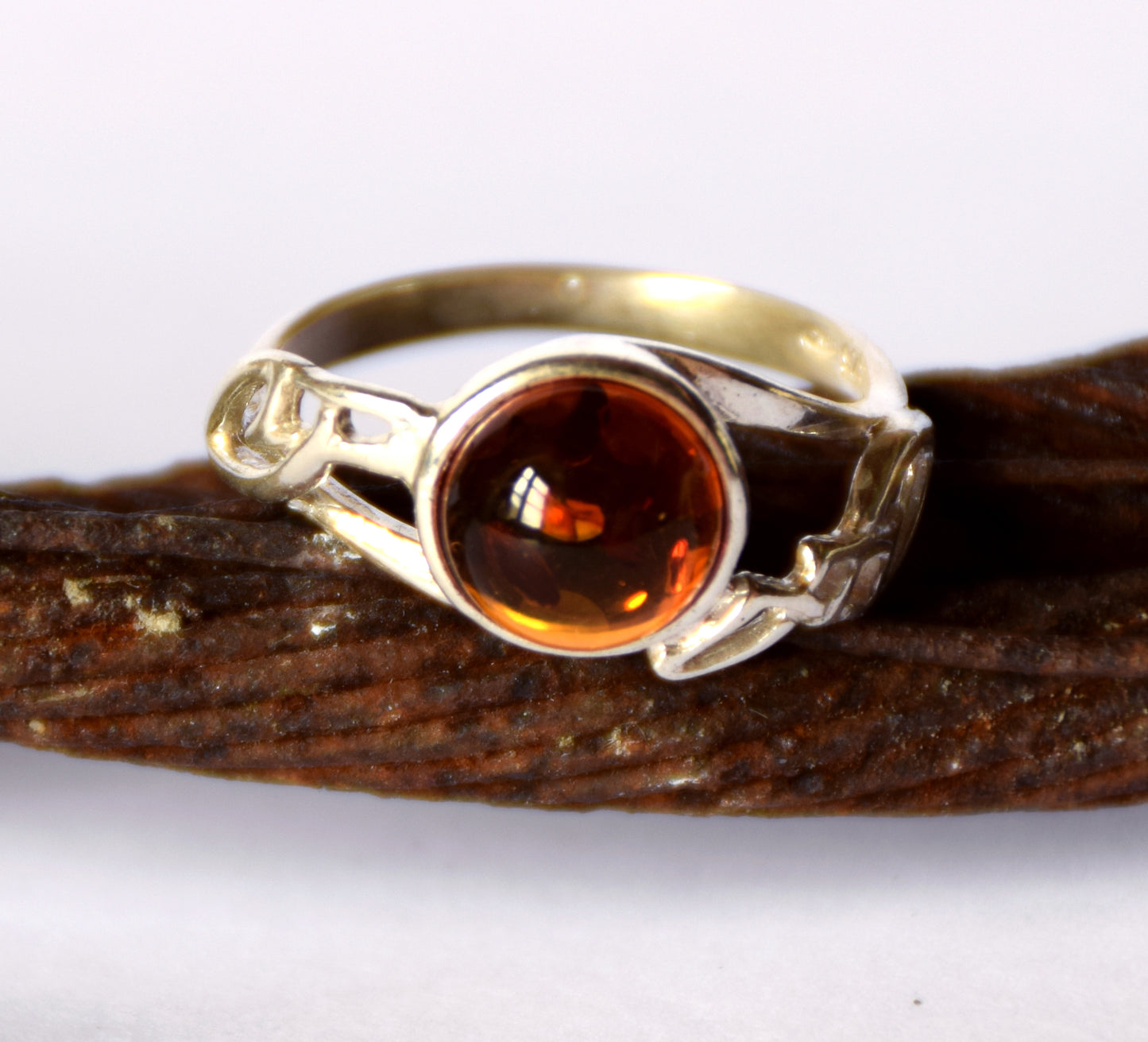 MJ Baltica, ring, natural Baltic amber, 925 silver, handcrafted, modern, luminous, cognac, BP085