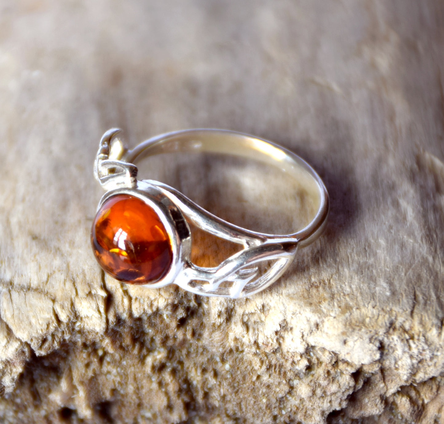 MJ Baltica, ring, natural Baltic amber, 925 silver, handcrafted, modern, luminous, cognac, BP085