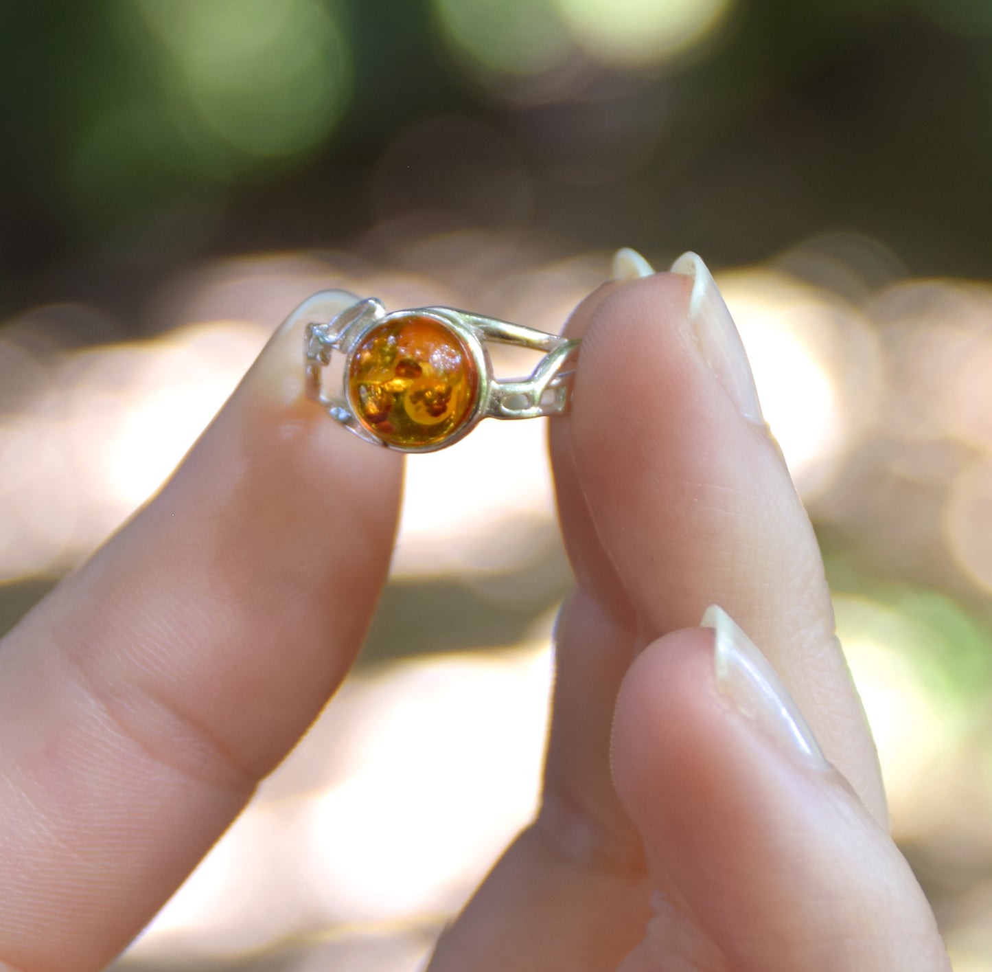 MJ Baltica, ring, natural Baltic amber, 925 silver, handcrafted, modern, luminous, cognac, BP085