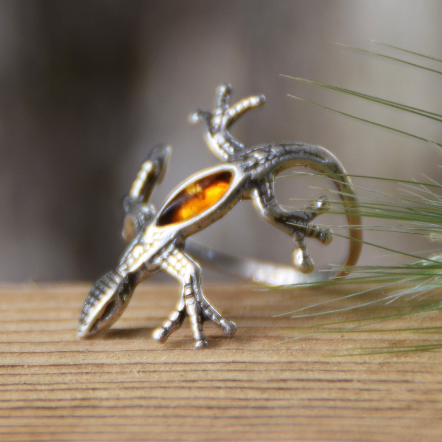 Tall gecko-shaped ring that wraps around the finger with natural cognac-colored amber and 925 silver, MJ Baltica, BP086