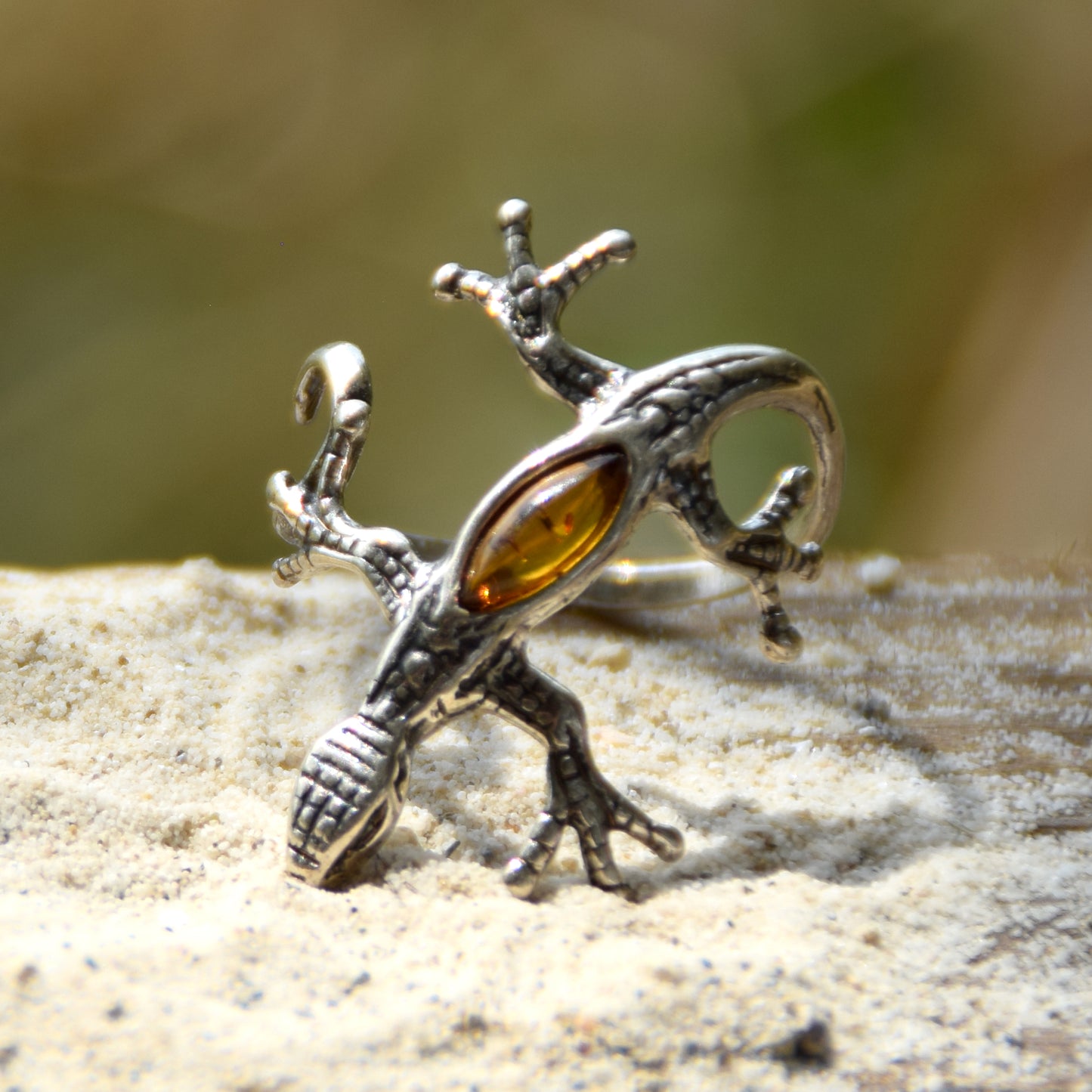 Tall gecko-shaped ring that wraps around the finger with natural cognac-colored amber and 925 silver, MJ Baltica, BP086