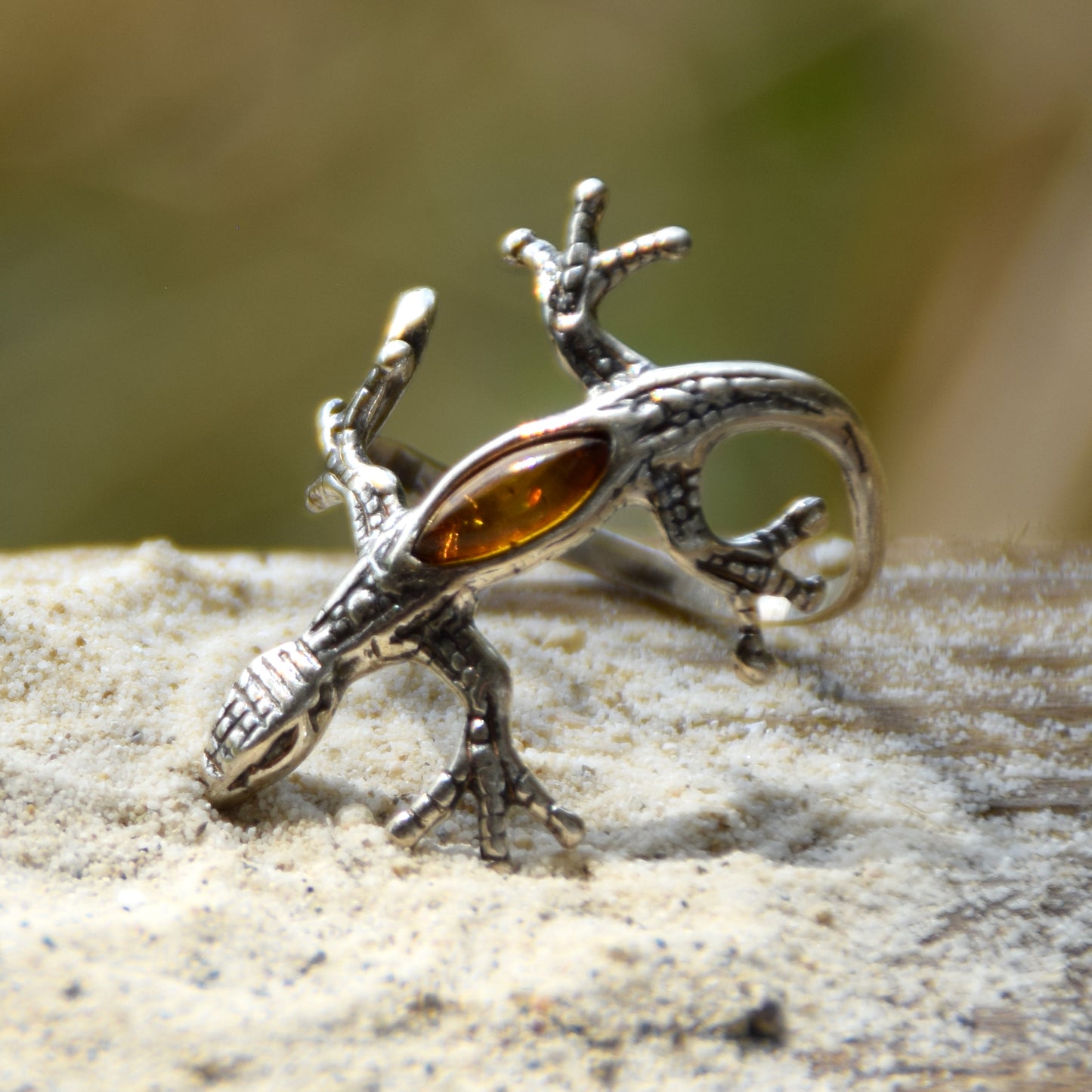Tall gecko-shaped ring that wraps around the finger with natural cognac-colored amber and 925 silver, MJ Baltica, BP086