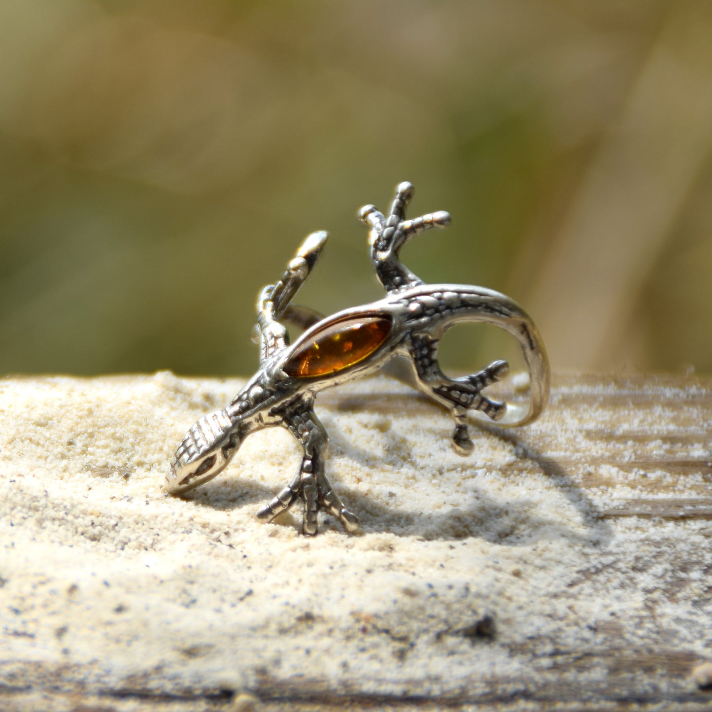 Tall gecko-shaped ring that wraps around the finger with natural cognac-colored amber and 925 silver, MJ Baltica, BP086