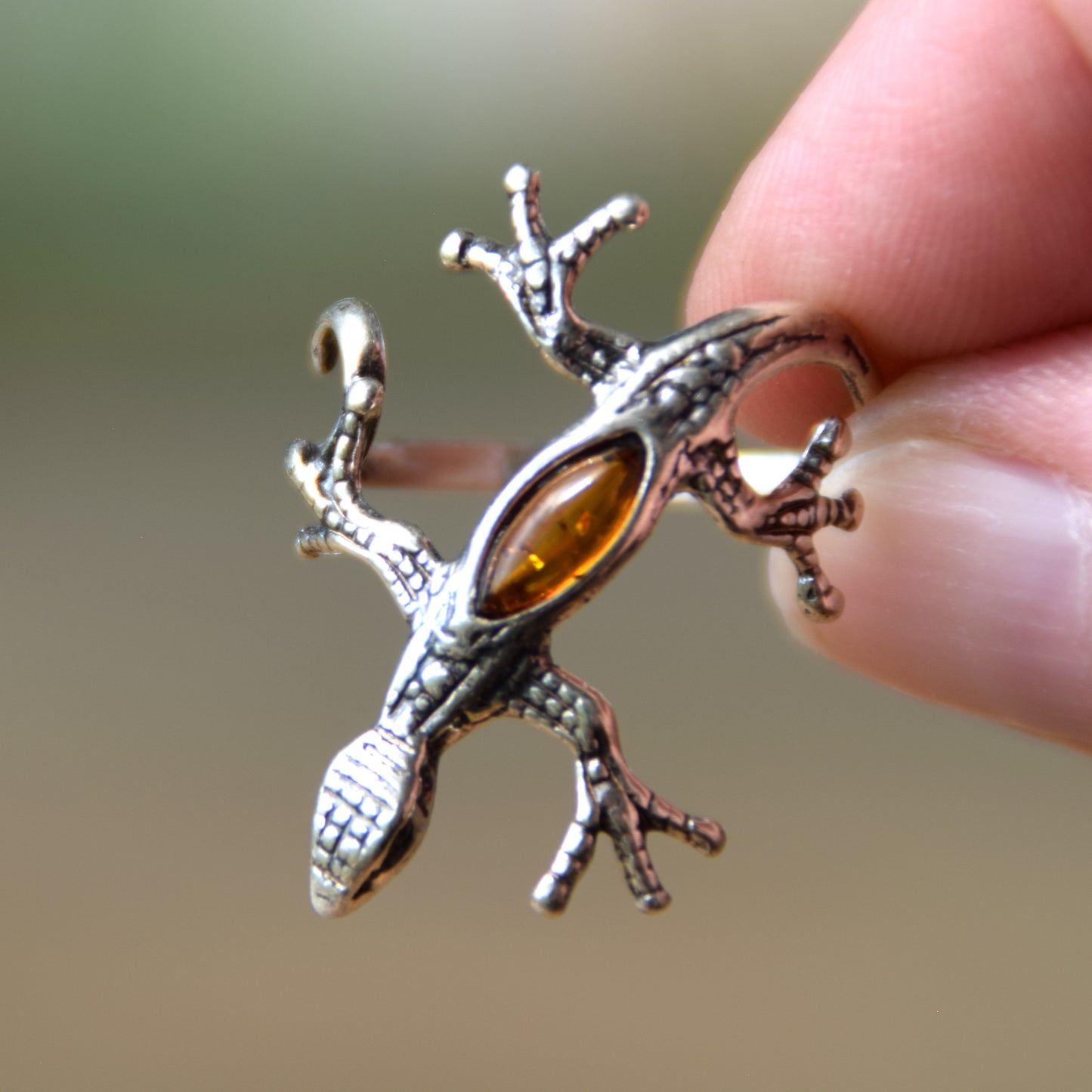 Tall gecko-shaped ring that wraps around the finger with natural cognac-colored amber and 925 silver, MJ Baltica, BP086