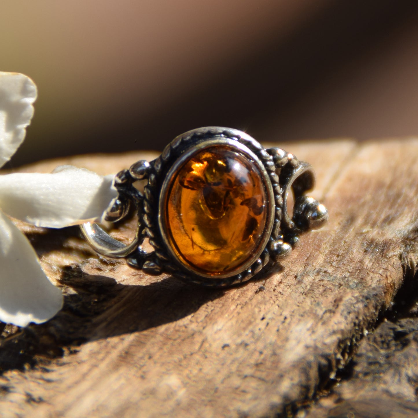 Victorian style band ring in natural cognac amber and 925 Sterling Silver, MJ Baltica, BP088
