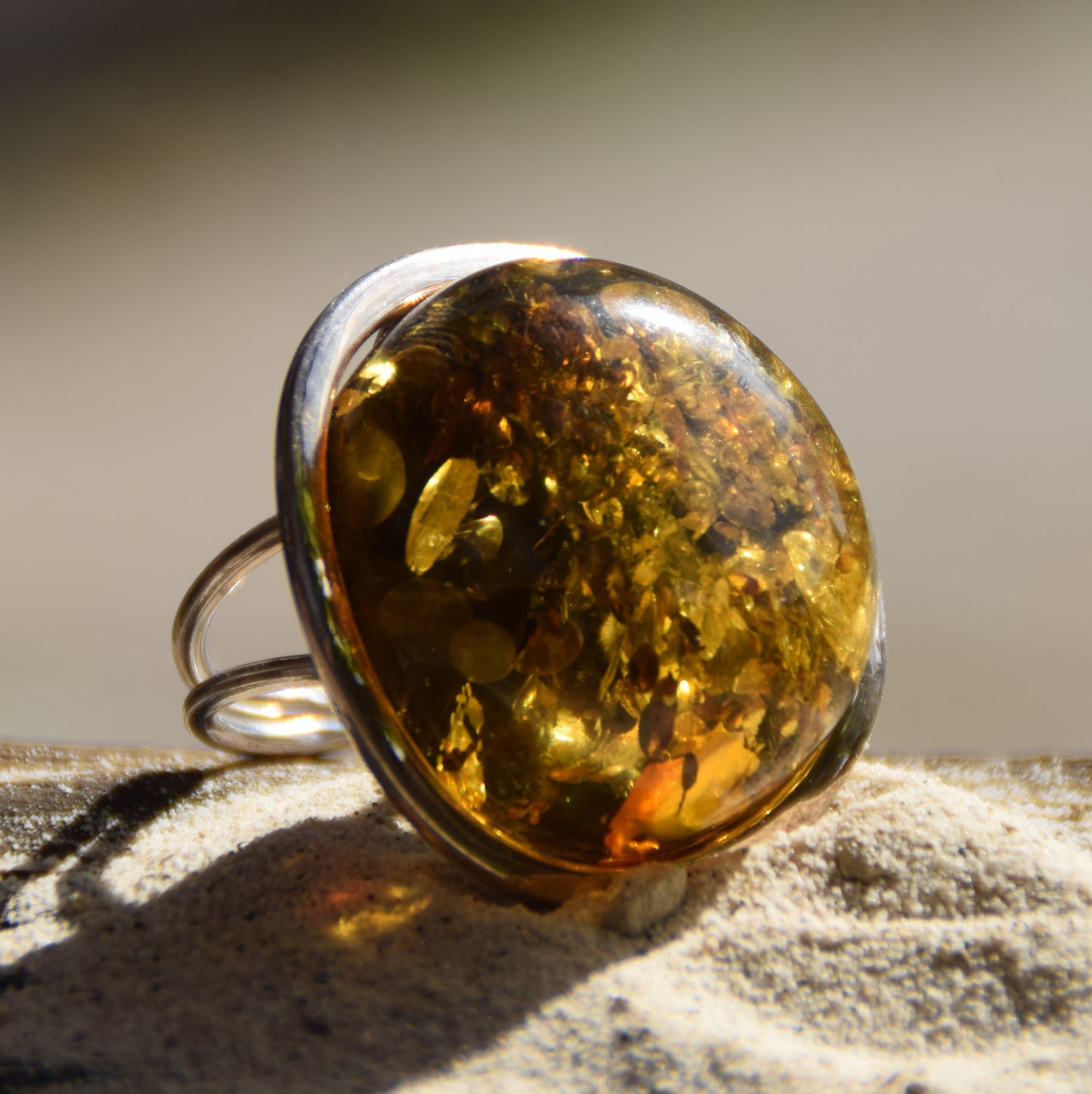 Important ring with a large green Natural Amber gemstone and 925 Silver, MJ Baltica, BP111