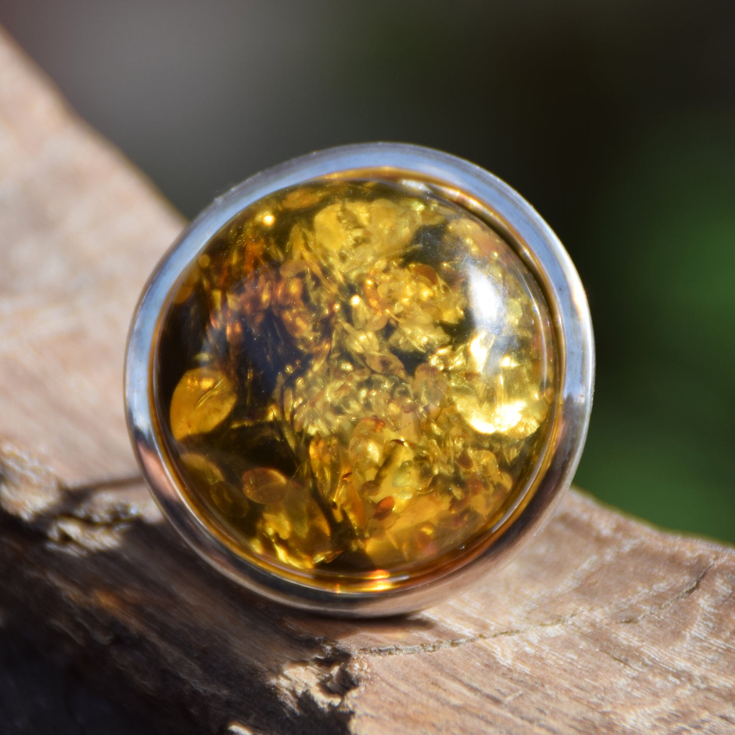 Important ring with a large green Natural Amber gemstone and 925 Silver, MJ Baltica, BP111
