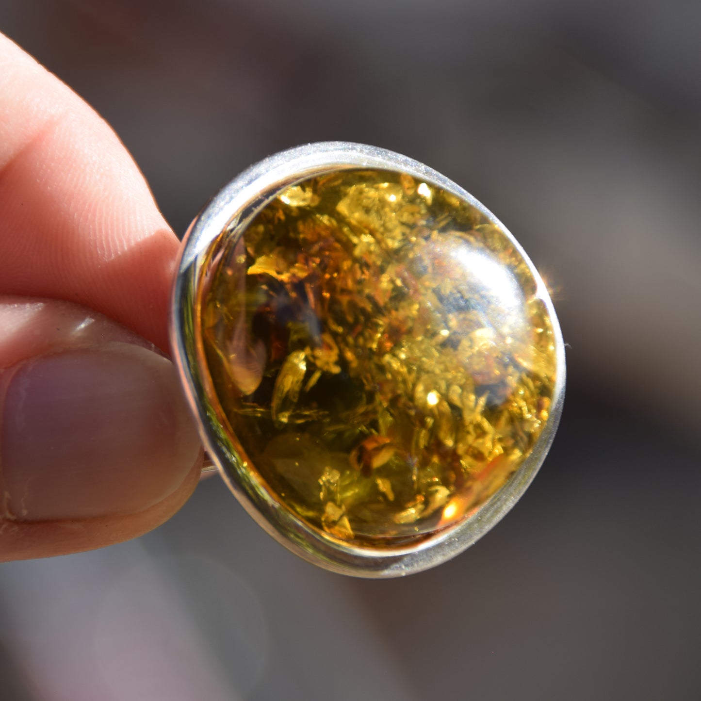 Important ring with a large green Natural Amber gemstone and 925 Silver, MJ Baltica, BP111