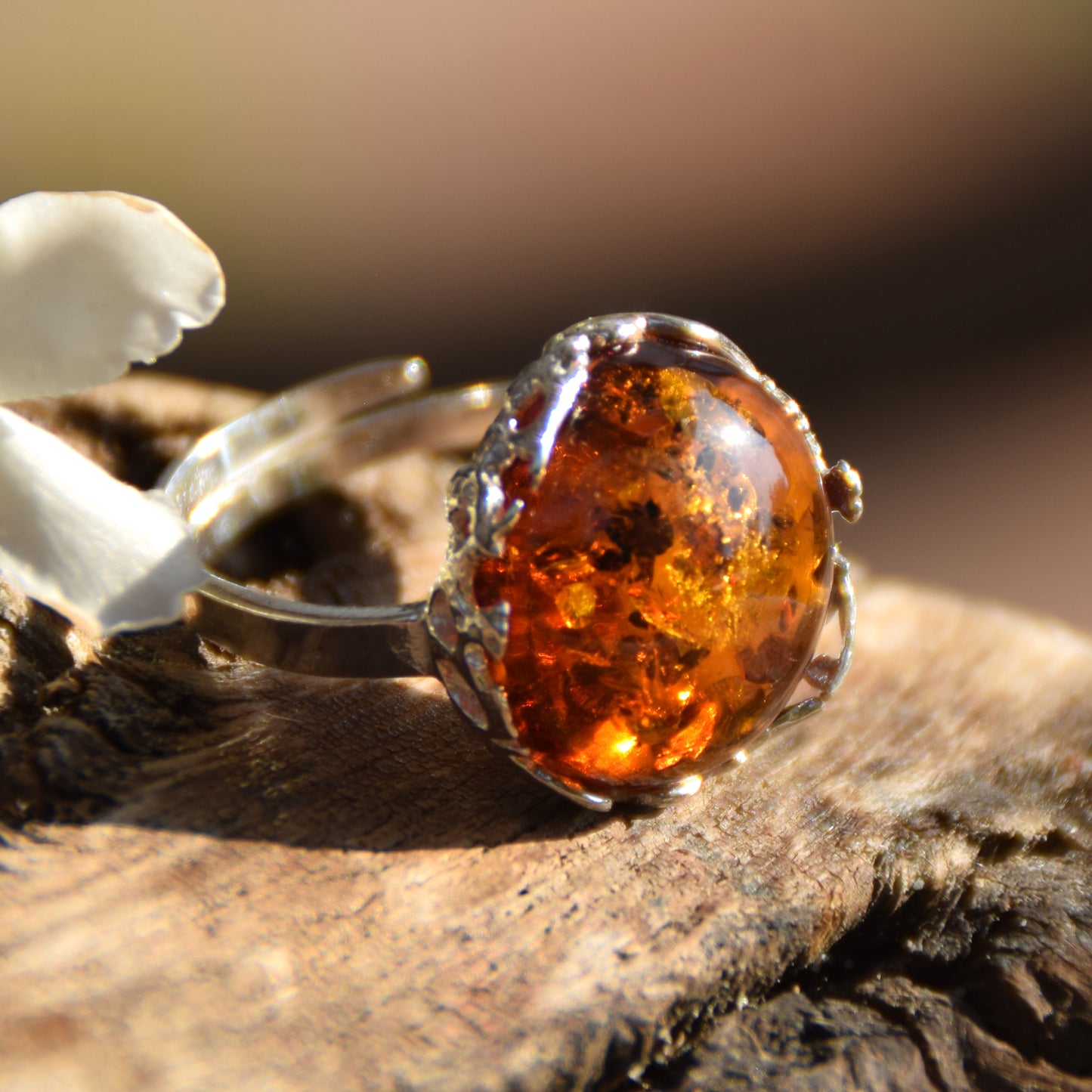 Round adjustable ring in cognac-colored natural amber and 925 Silver, MJ Baltica, BP116