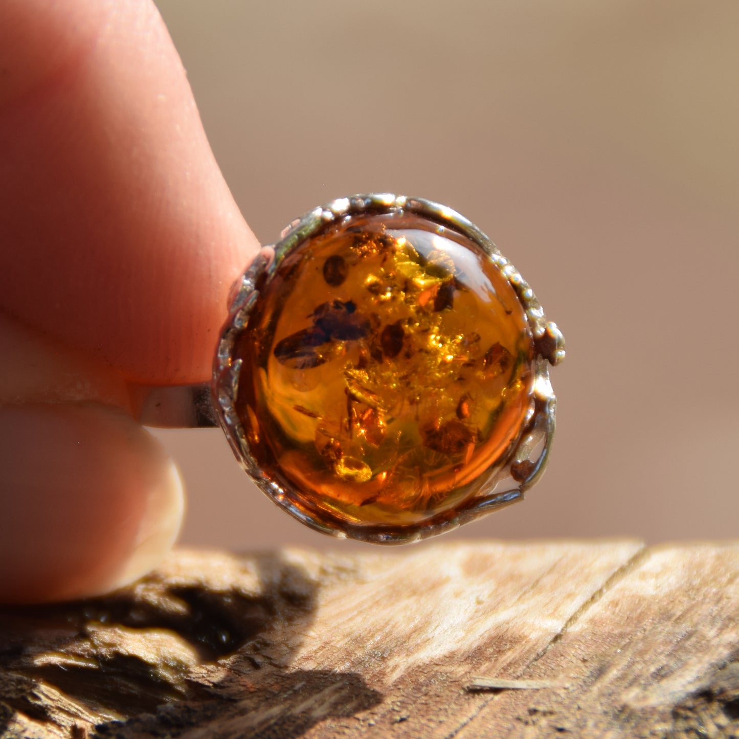 Round adjustable ring in cognac-colored natural amber and 925 Silver, MJ Baltica, BP116