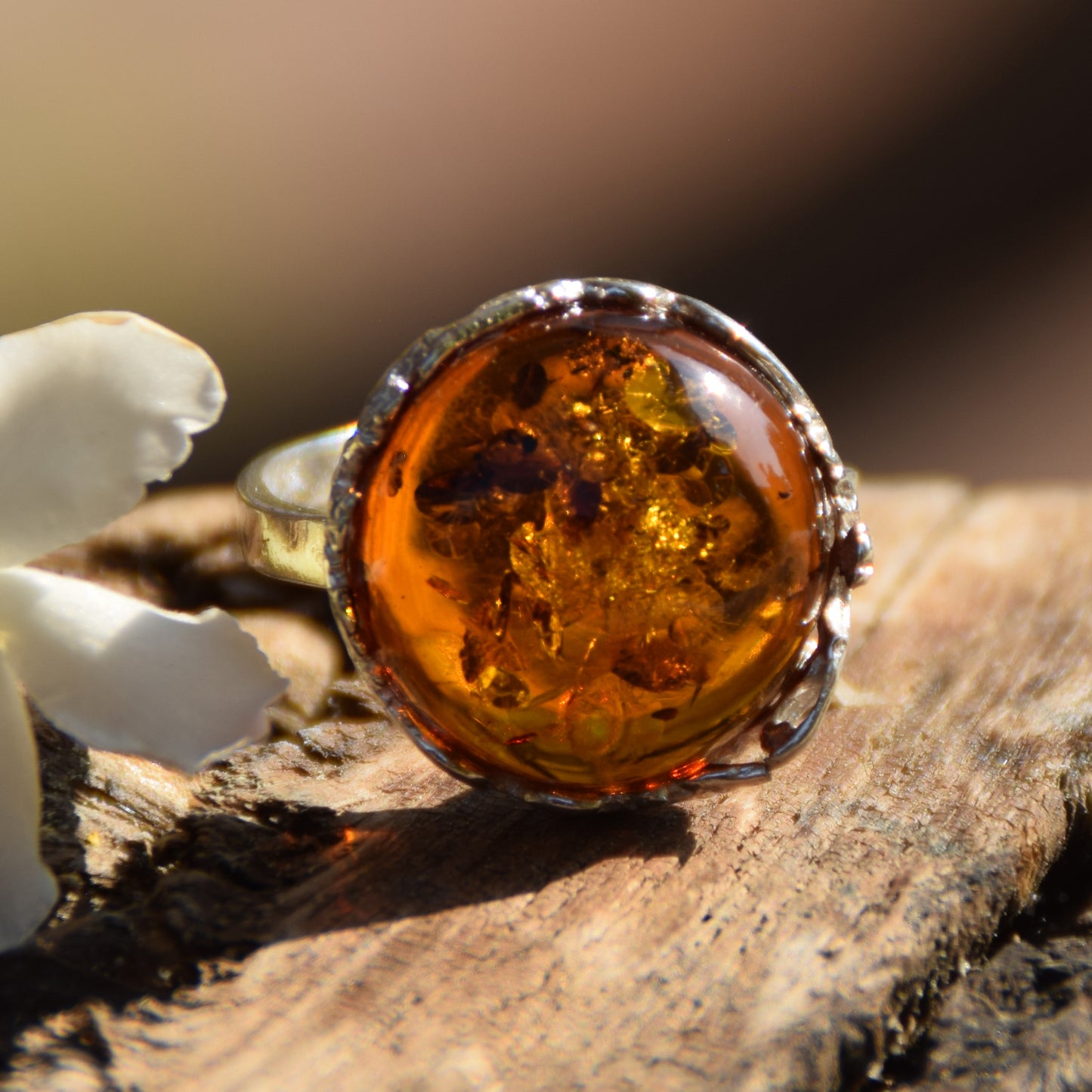 Round adjustable ring in cognac-colored natural amber and 925 Silver, MJ Baltica, BP116