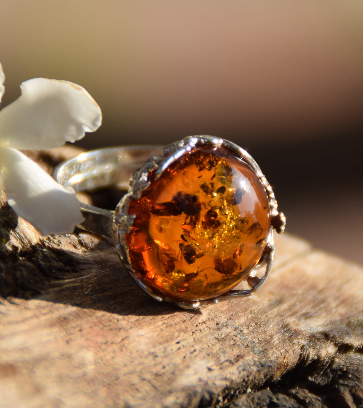 Round adjustable ring in cognac-colored natural amber and 925 Silver, MJ Baltica, BP116