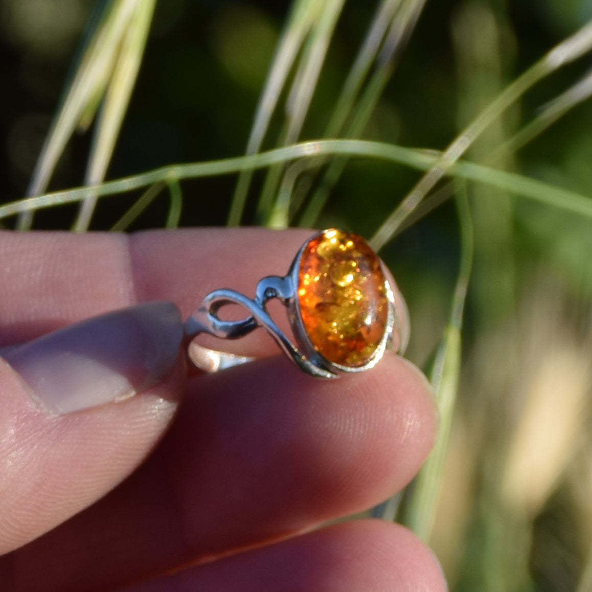 Luminous cognac-colored natural Amber and 925 Silver band ring, MJ Baltica, BP119