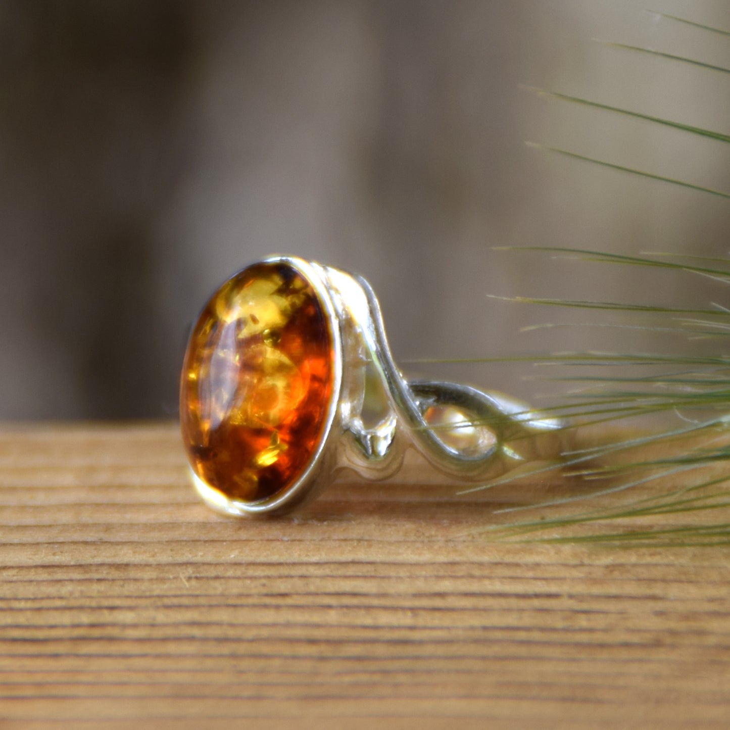 Luminous cognac-colored natural Amber and 925 Silver band ring, MJ Baltica, BP119