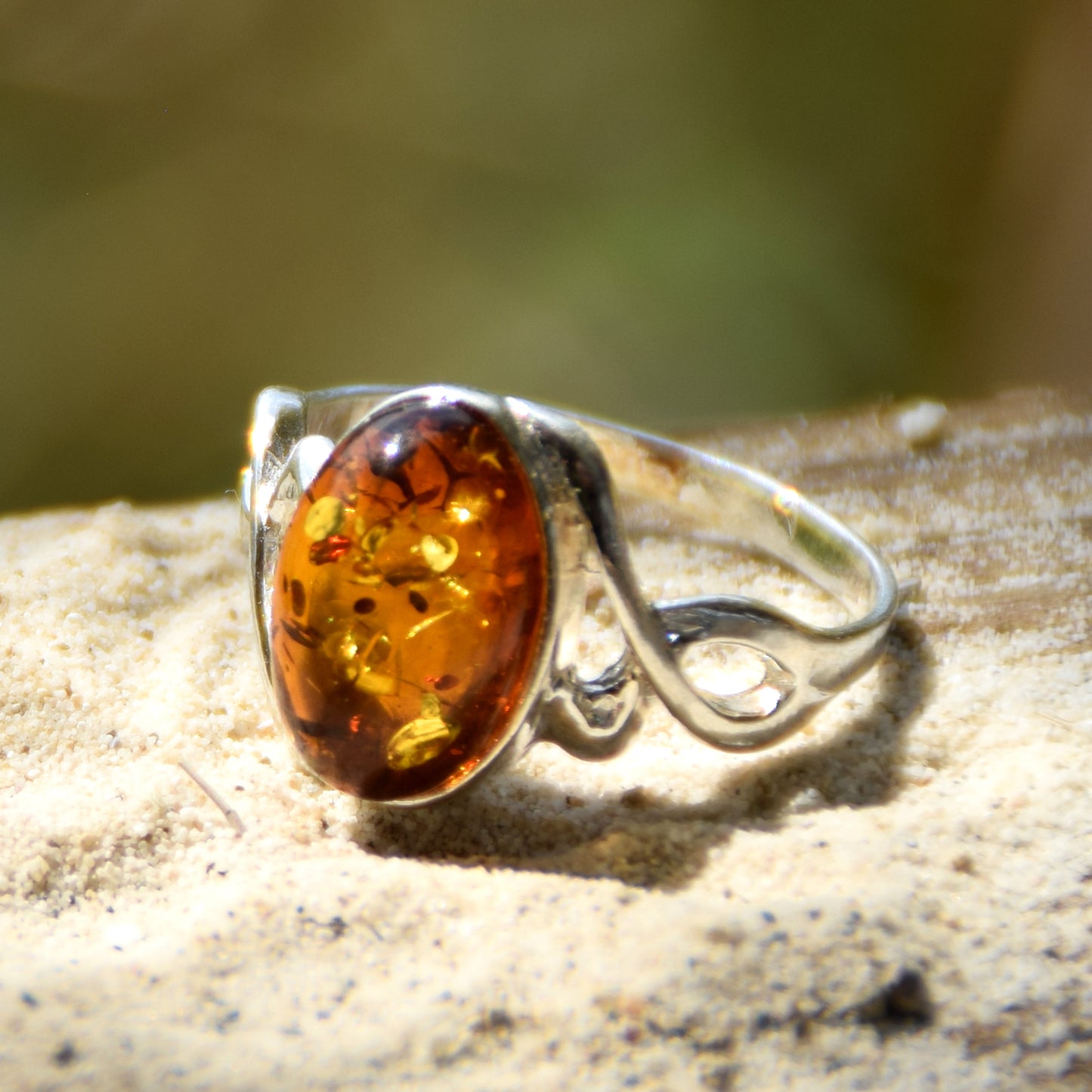 Luminous cognac-colored natural Amber and 925 Silver band ring, MJ Baltica, BP119