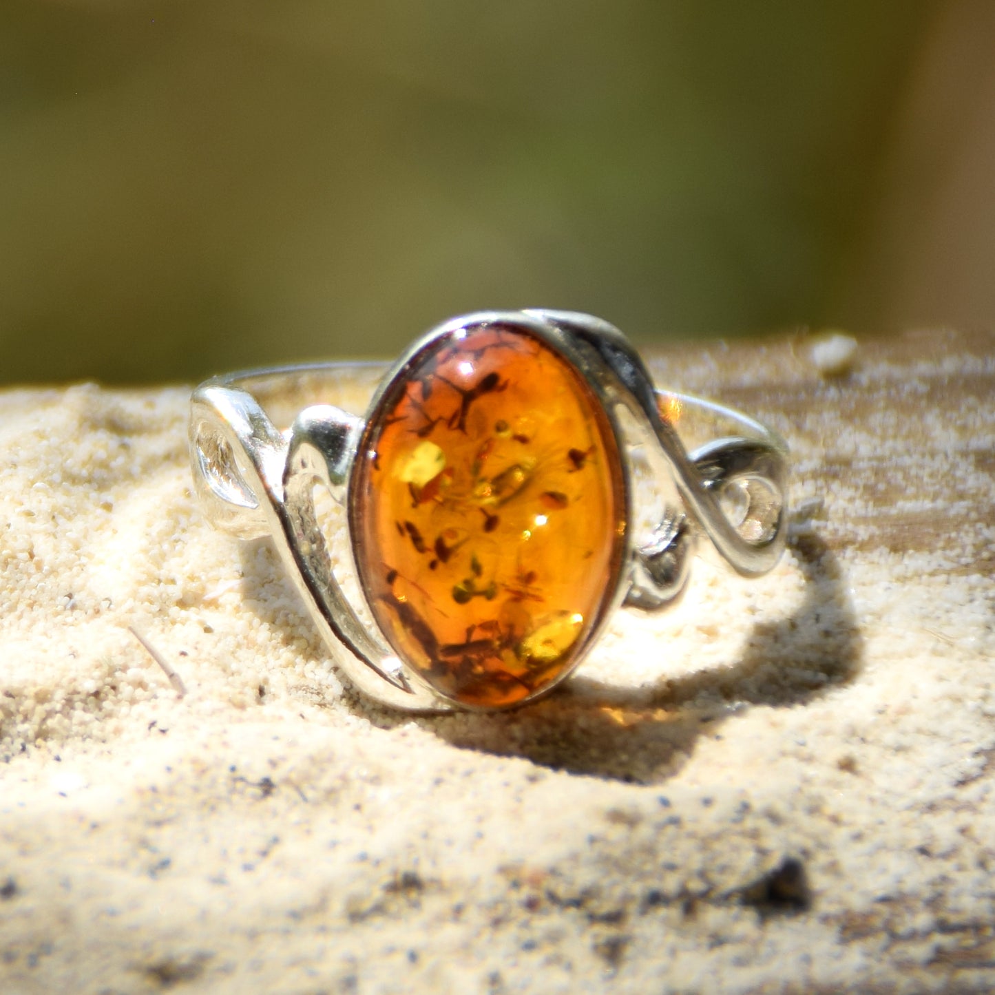 Luminous cognac-colored natural Amber and 925 Silver band ring, MJ Baltica, BP119